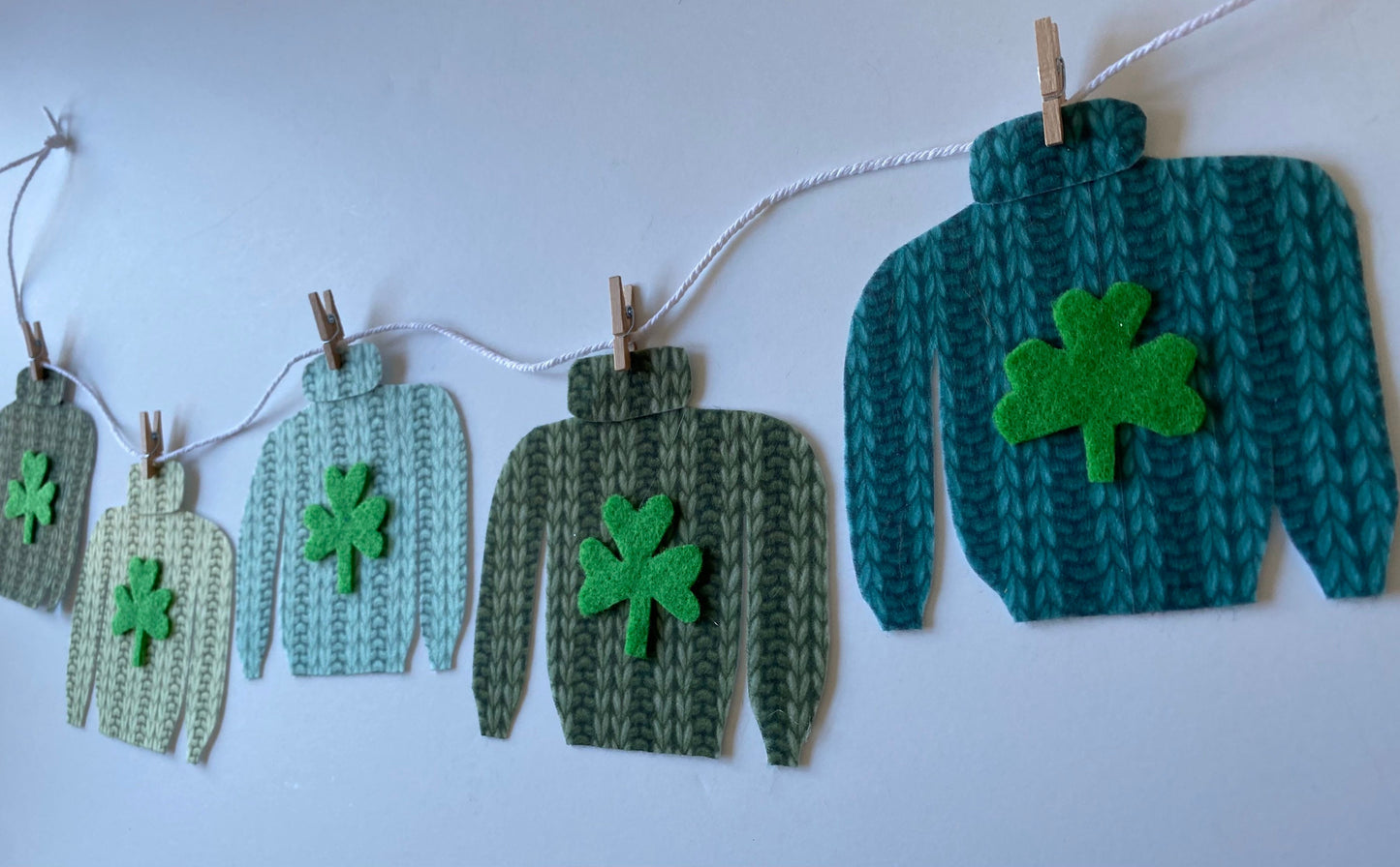 Miniature Felt St. Patrick’s Day Ugly Sweater Clothesline, Faux Knit Banner, St. Paddy’s Day Bunting Garland Wall Hanging for Decoration