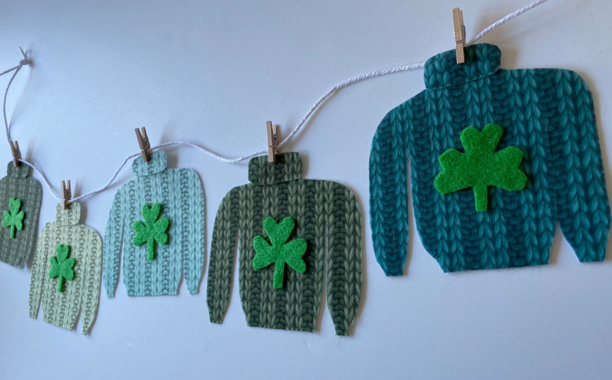 Miniature Felt St. Patrick’s Day Ugly Sweater Clothesline, Faux Knit Banner, St. Paddy’s Day Bunting Garland Wall Hanging for Decoration