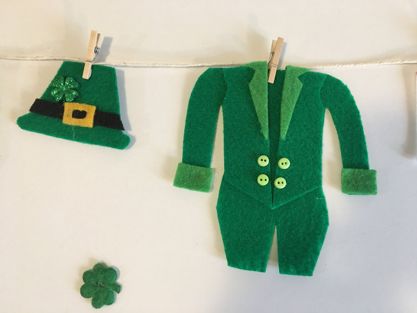 Leprechaun Man & Woman Clothesline Set of 2 Miniature Felt Clothesline Banner Garland Bunting Wall Hanging Decorations for St. Patrick’s Day