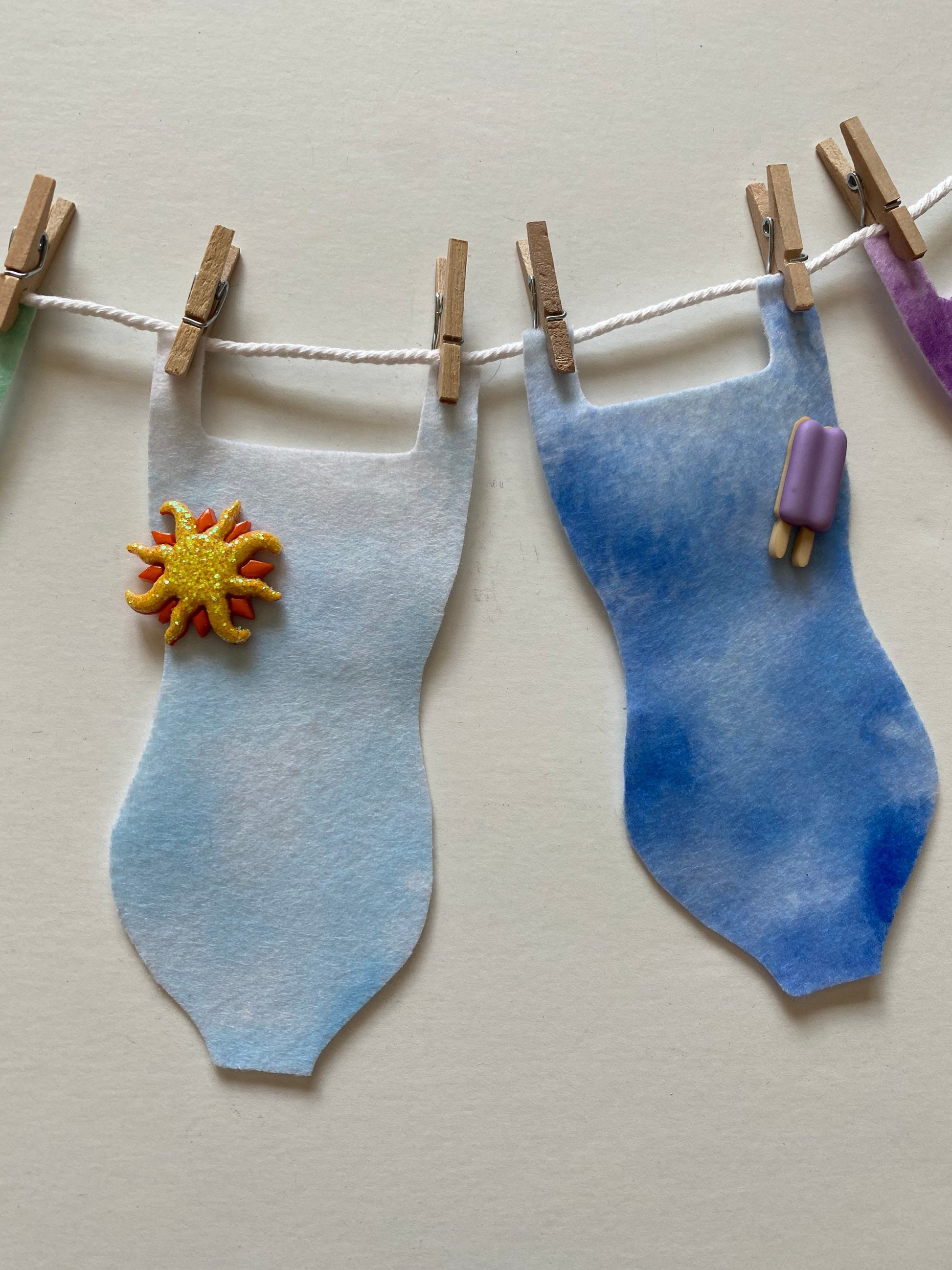 Rainbow Tie Dye Swimsuit Clothesline Banner Summer Bunting Miniature Swimming Garland Felt Wall Hanging for Decoration or Party