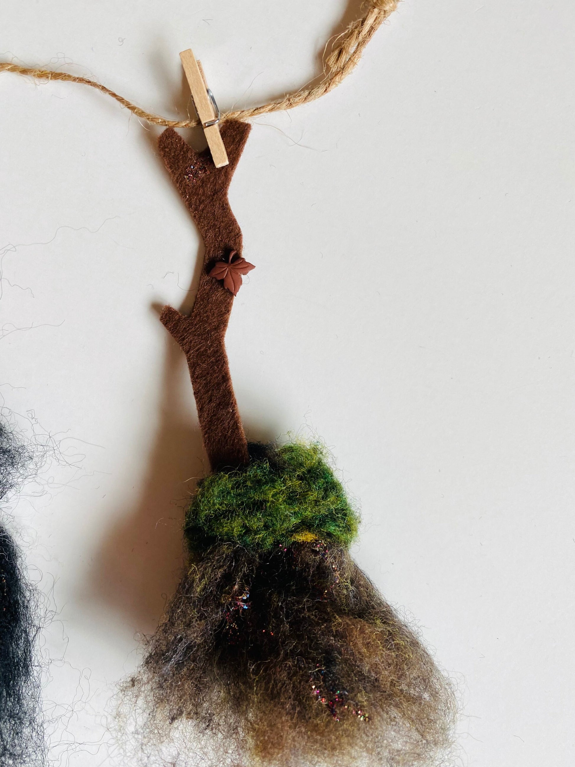Felted Witch’s Brooms Miniature Clothesline Banner Garland Bunting Wall Hanging Decoration for Halloween