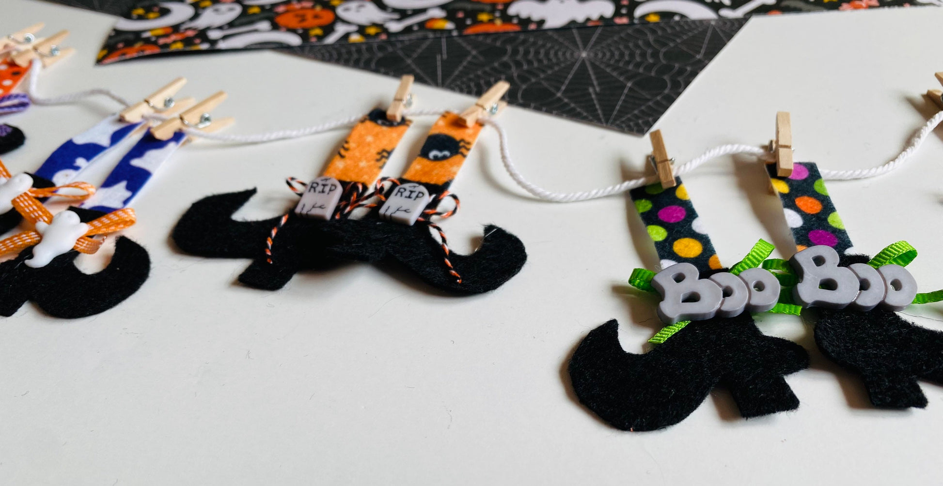 Miniature Felt Witch Feet Clothesline Banner Witches Stockings Garland Halloween Bunting Wall Hanging Decoration for October