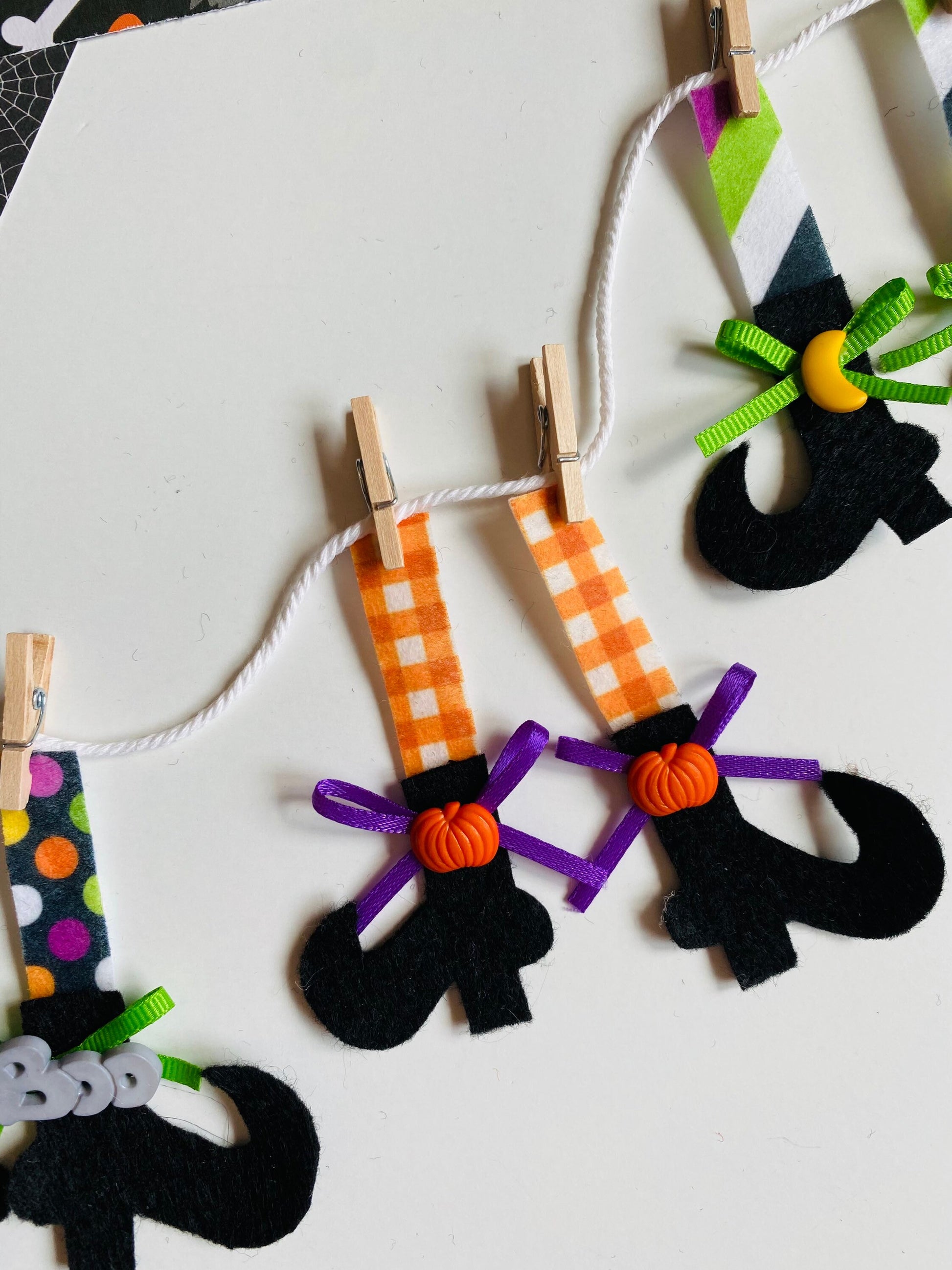 Miniature Felt Witch Feet Clothesline Banner Witches Stockings Garland Halloween Bunting Wall Hanging Decoration for October