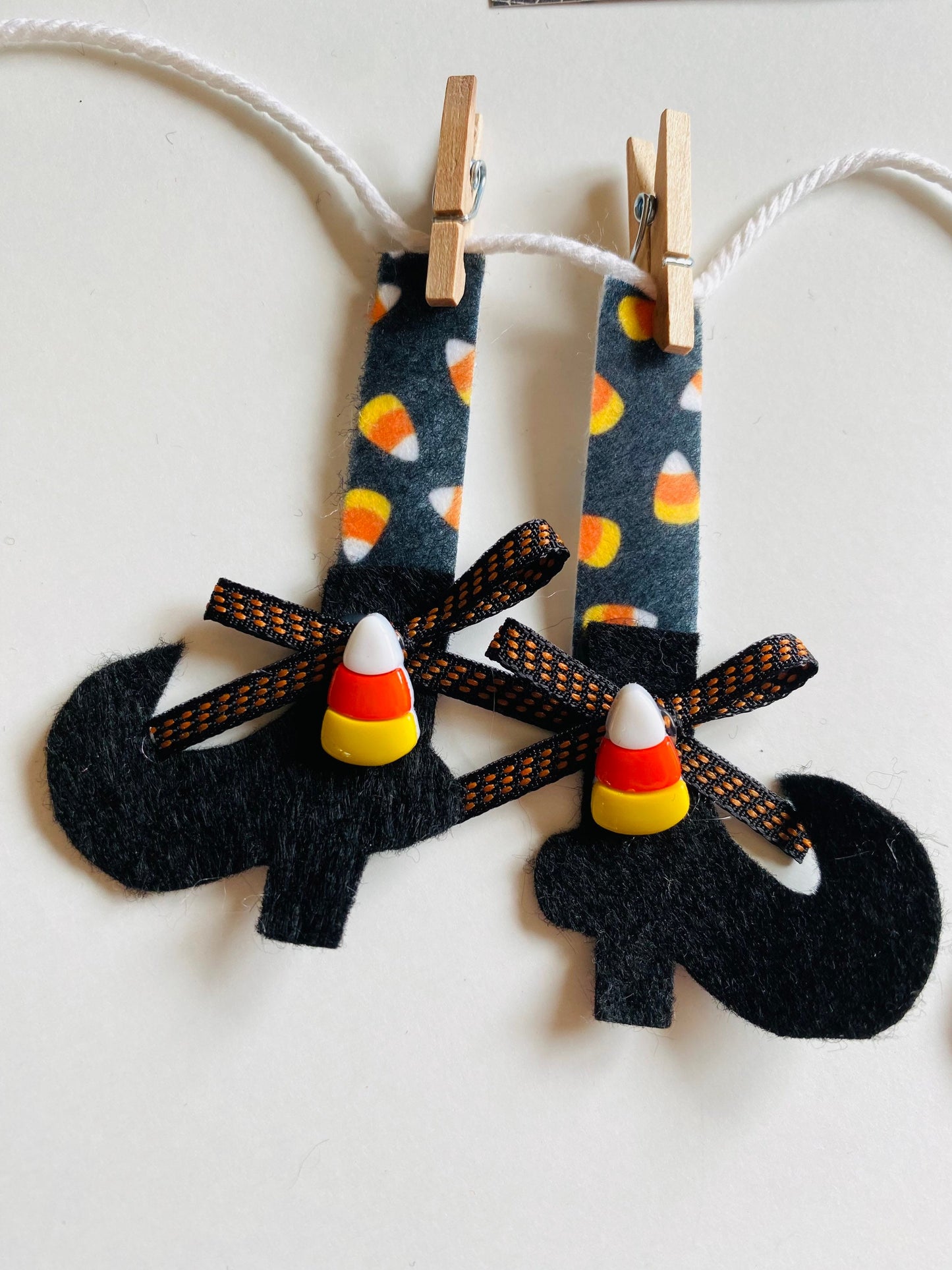 Miniature Felt Witch Feet Clothesline Banner Witches Stockings Garland Halloween Bunting Wall Hanging Decoration for October