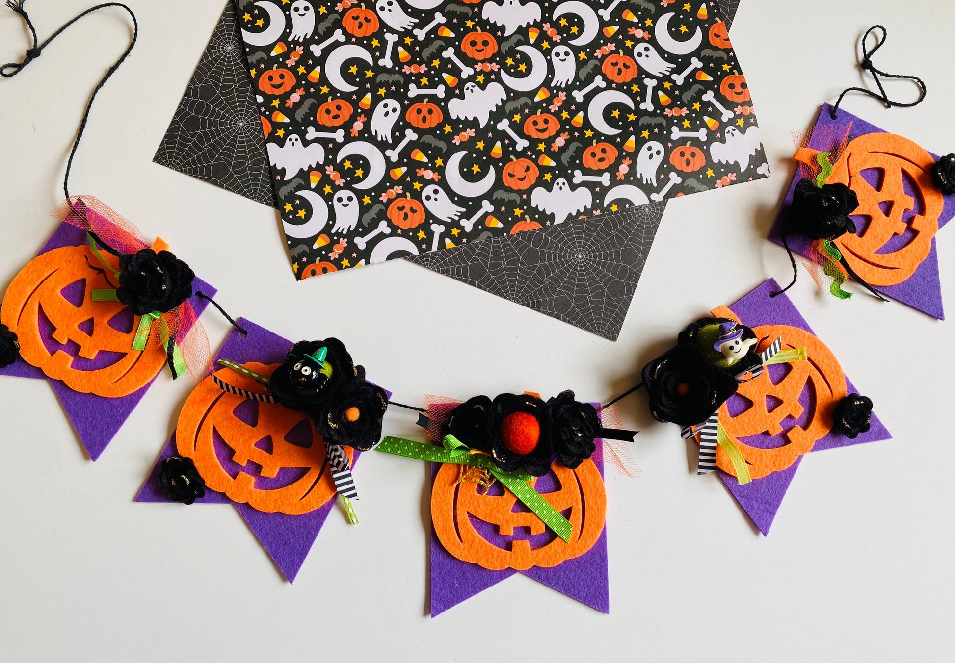 Jack O’Lantern Banner Halloween Flag Pennant Bunting Felt Flower Garland Wall Hanging for Decoration with Ghost and Spider