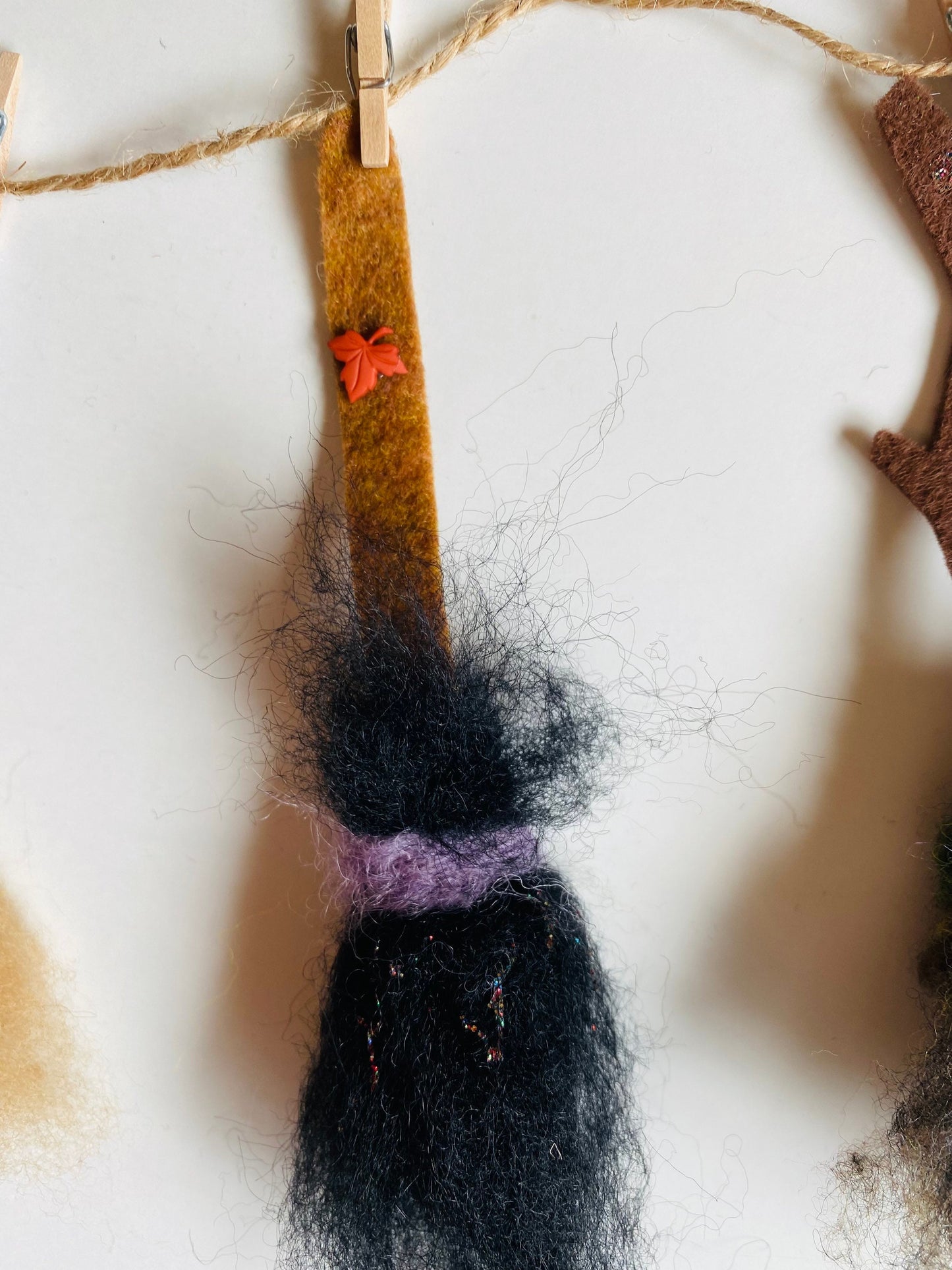 Felted Witch’s Brooms Miniature Clothesline Banner Garland Bunting Wall Hanging Decoration for Halloween