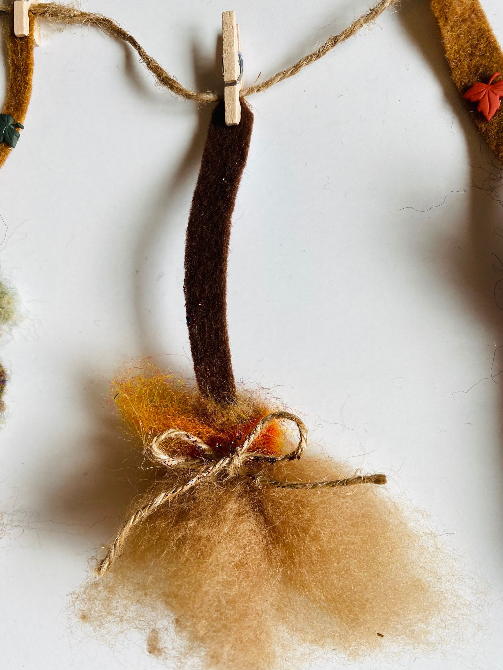 Felted Witch’s Brooms Miniature Clothesline Banner Garland Bunting Wall Hanging Decoration for Halloween