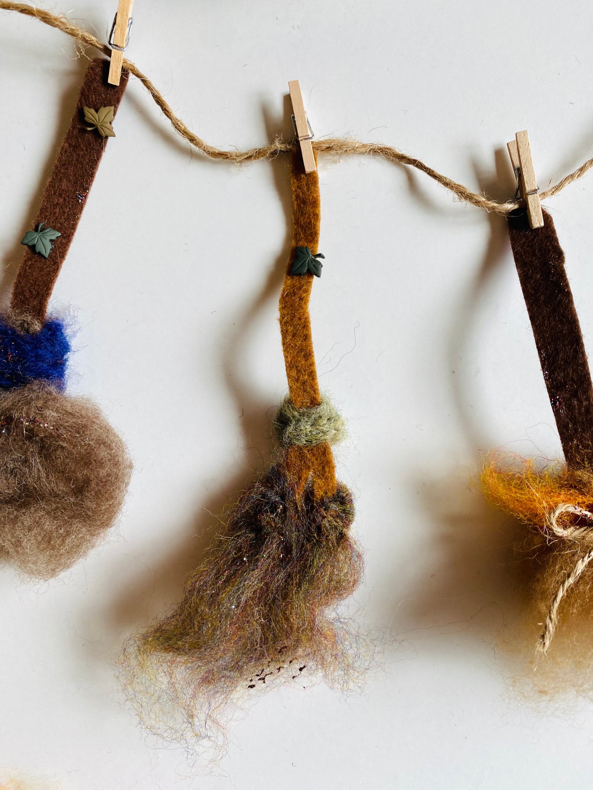 Felted Witch’s Brooms Miniature Clothesline Banner Garland Bunting Wall Hanging Decoration for Halloween