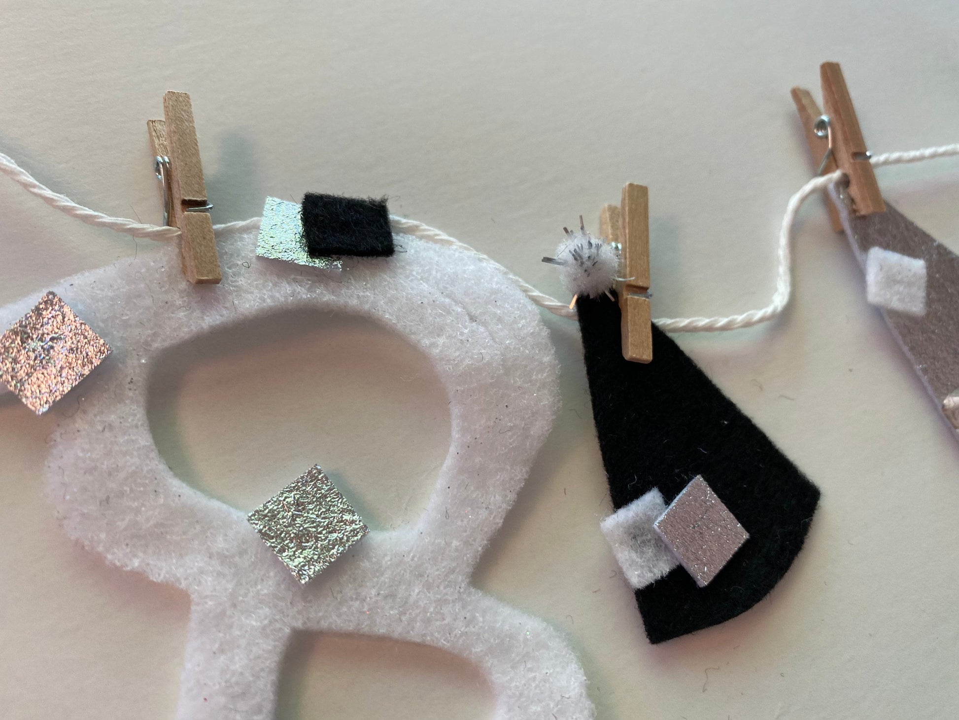 Happy New Year Miniature Felt Clothesline Banner Garland Bunting Wall Hanging Decoration for New Years Eve Party