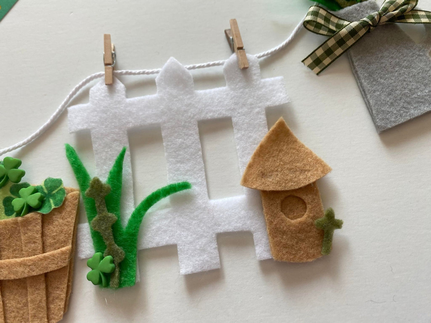 Clover Farmhouse Banner, Felt Shamrock Garland, Country Bunting Wall Hanging for St. Patrick's Day