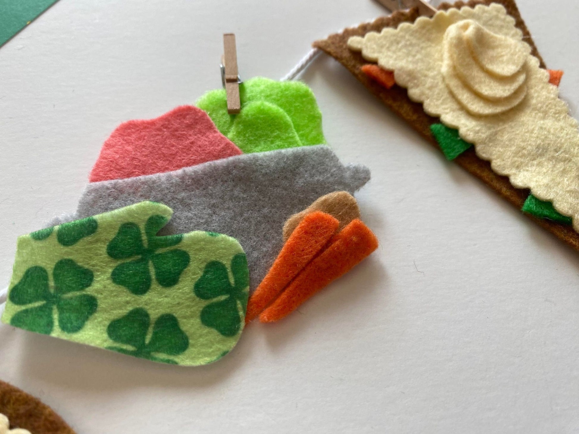 St. Patrick's Day Baking Miniature Felt Clothesline, March Kitchen Banner, Cooking Garland for Decoration