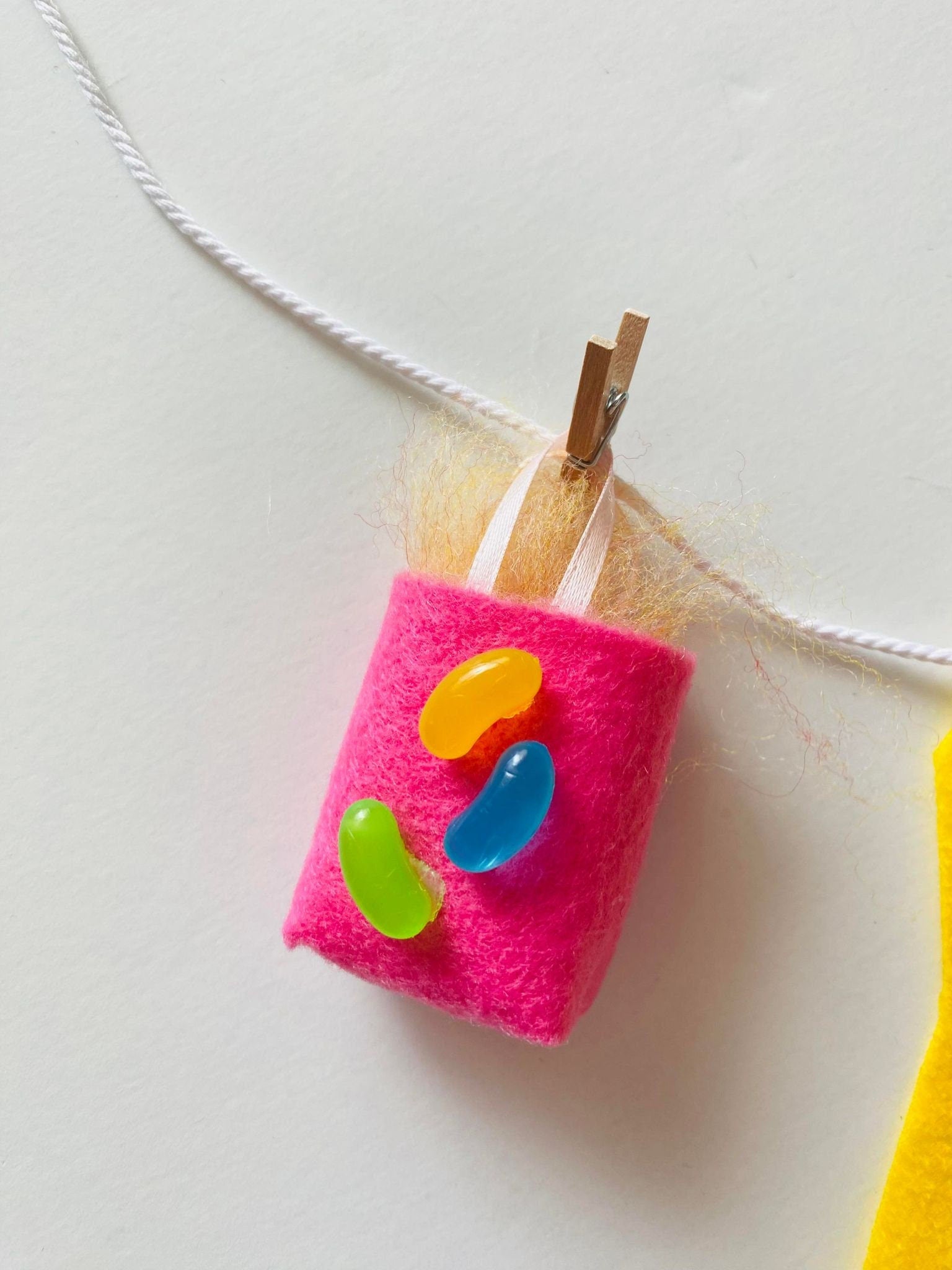 Easter Egg Hunt Miniature Felt Clothesline Banner, Easter Candy Garland, Easter Basket Bunting Wall Hanging Decoration