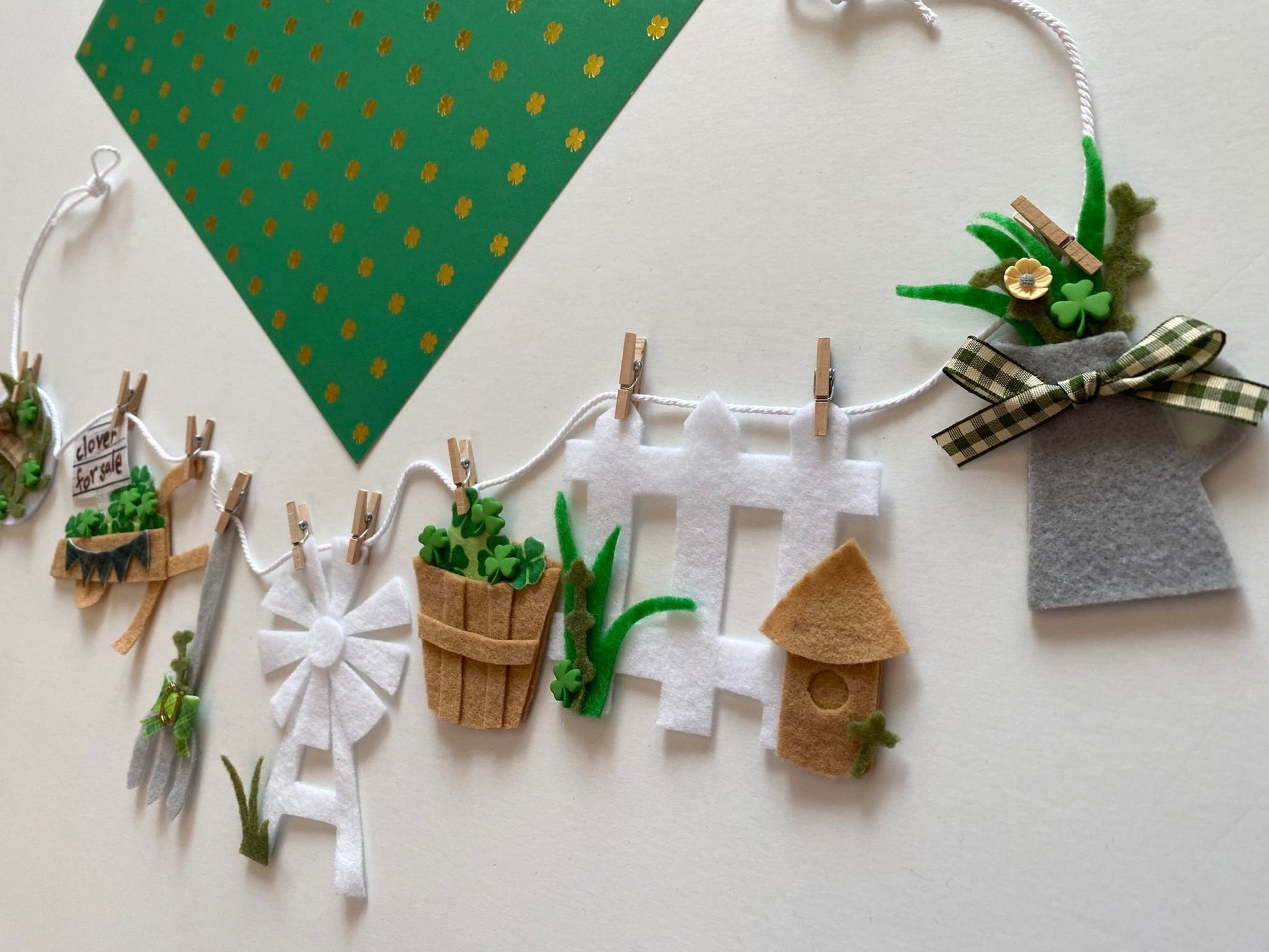 Clover Farmhouse Banner, Felt Shamrock Garland, Country Bunting Wall Hanging for St. Patrick's Day