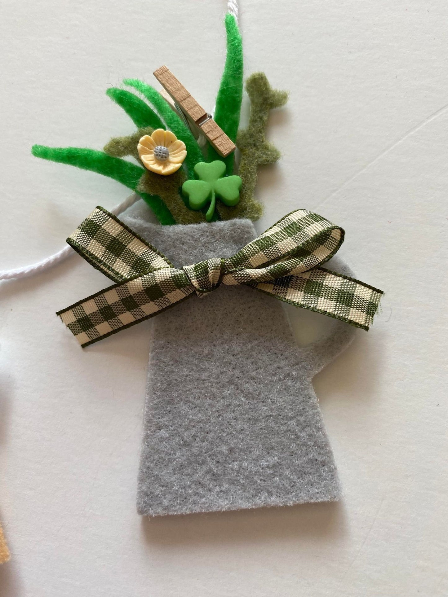 Clover Farmhouse Banner, Felt Shamrock Garland, Country Bunting Wall Hanging for St. Patrick's Day