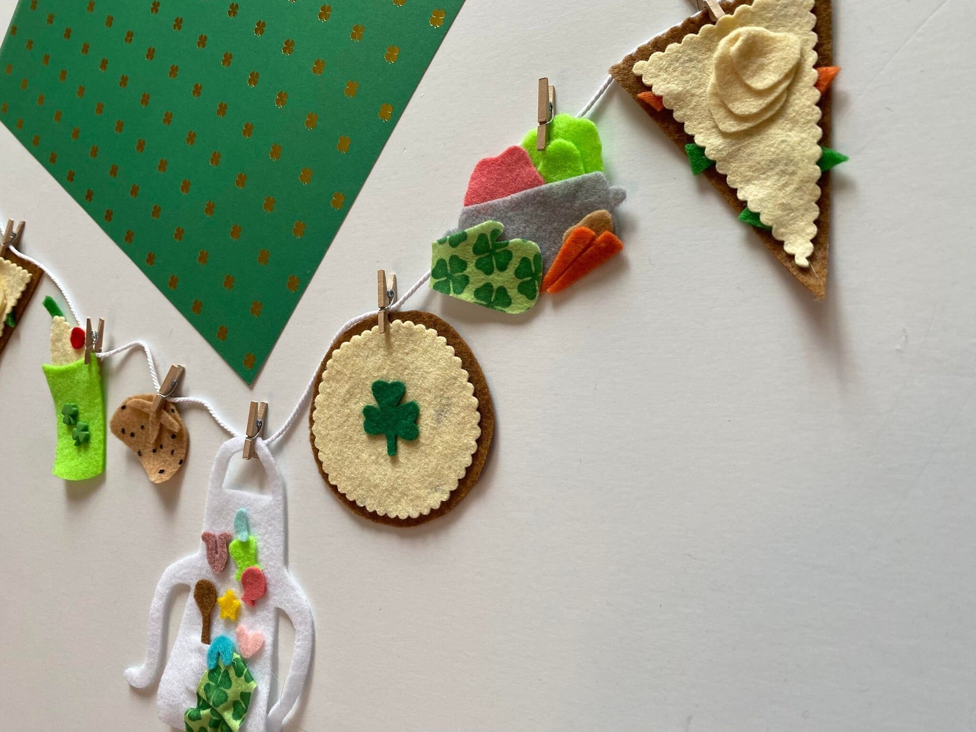 St. Patrick's Day Baking Miniature Felt Clothesline, March Kitchen Banner, Cooking Garland for Decoration