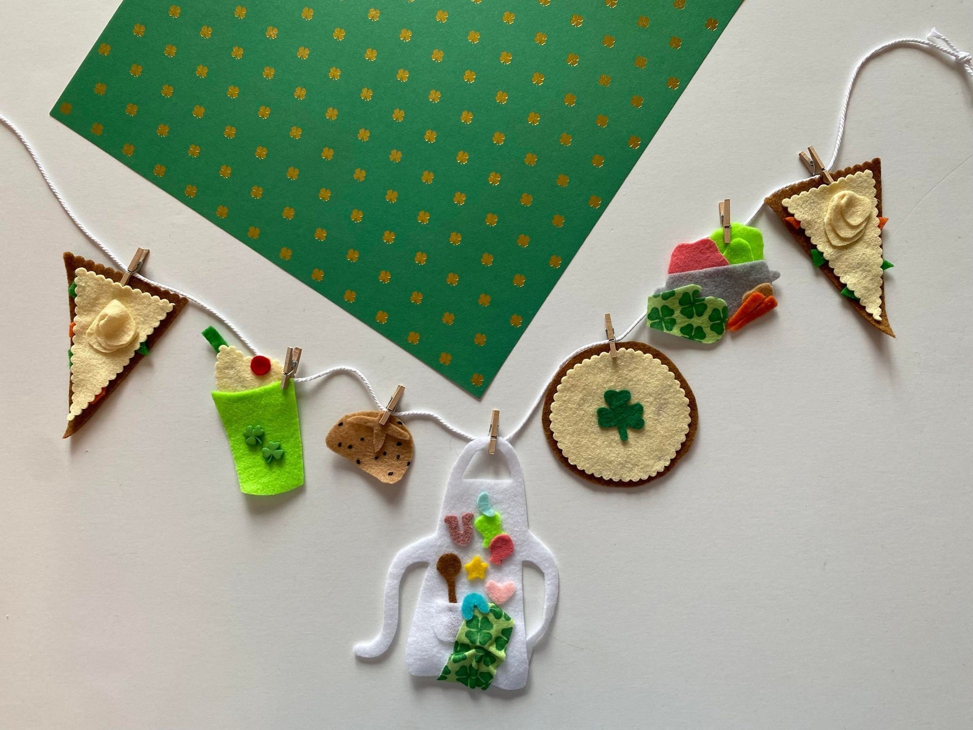 St. Patrick's Day Baking Miniature Felt Clothesline, March Kitchen Banner, Cooking Garland for Decoration