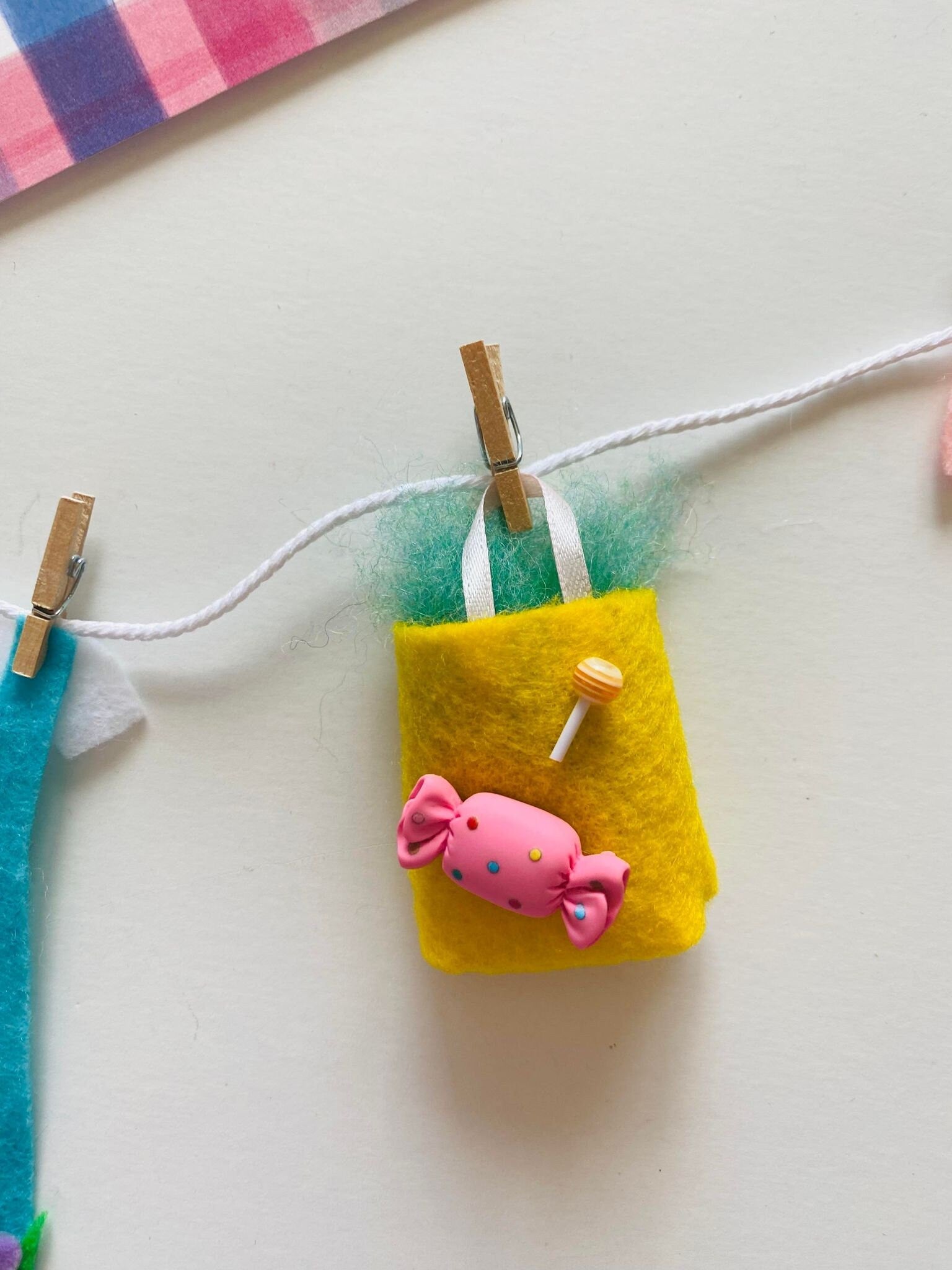 Easter Egg Hunt Miniature Felt Clothesline Banner, Easter Candy Garland, Easter Basket Bunting Wall Hanging Decoration