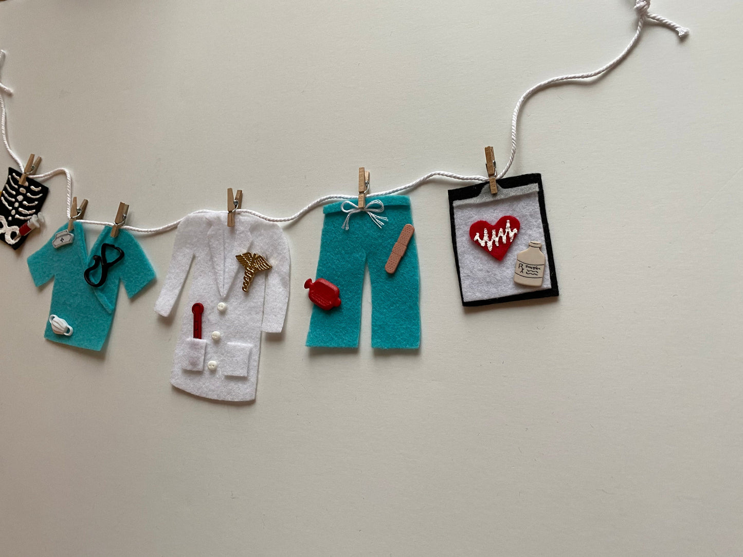 Doctor’s Laundry Clothesline, Nurse Banner, Scrubs Garland, Lab Coat Wall Hanging, Medical Decoration