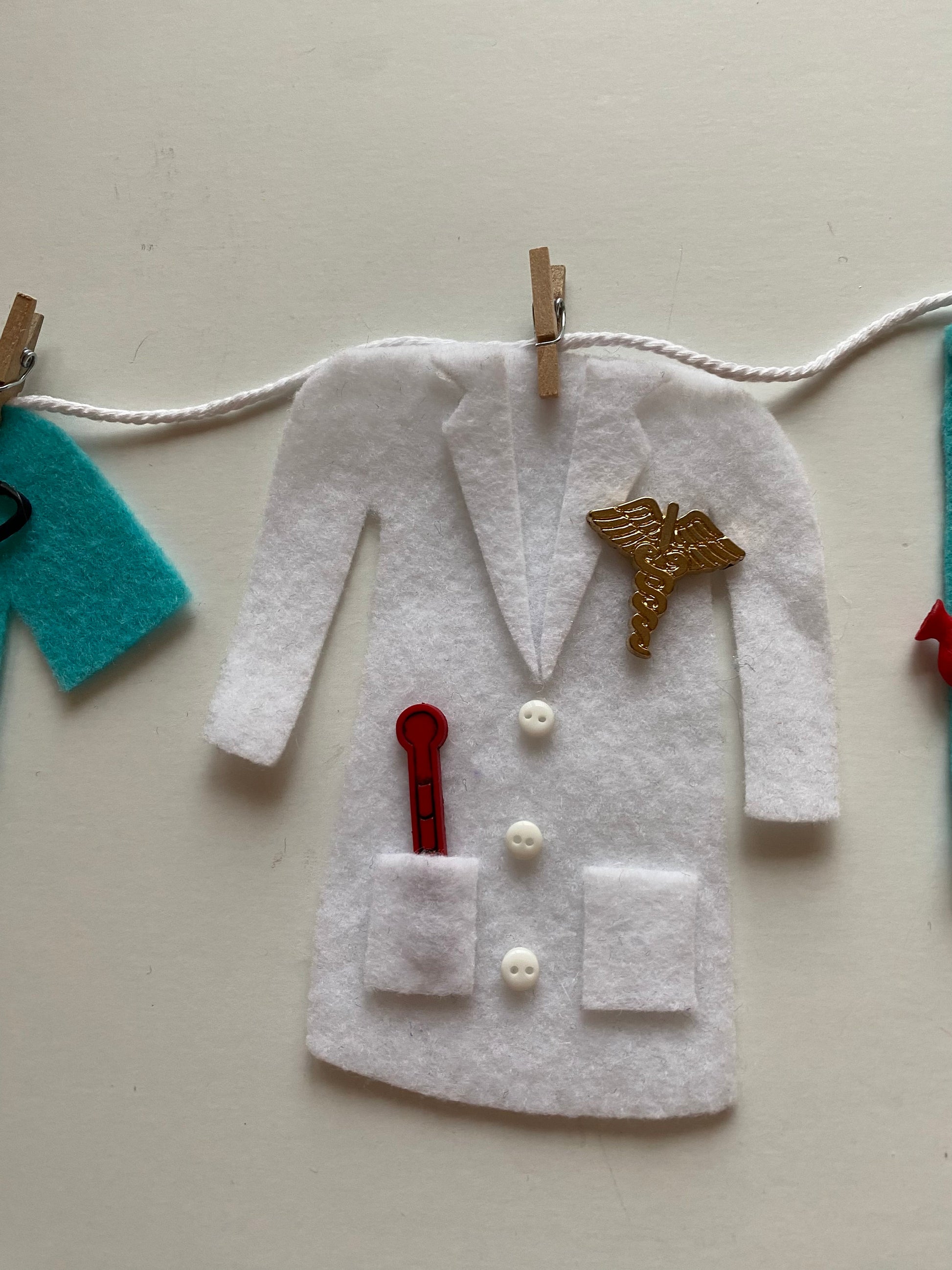 Doctor’s Laundry Clothesline, Nurse Banner, Scrubs Garland, Lab Coat Wall Hanging, Medical Decoration