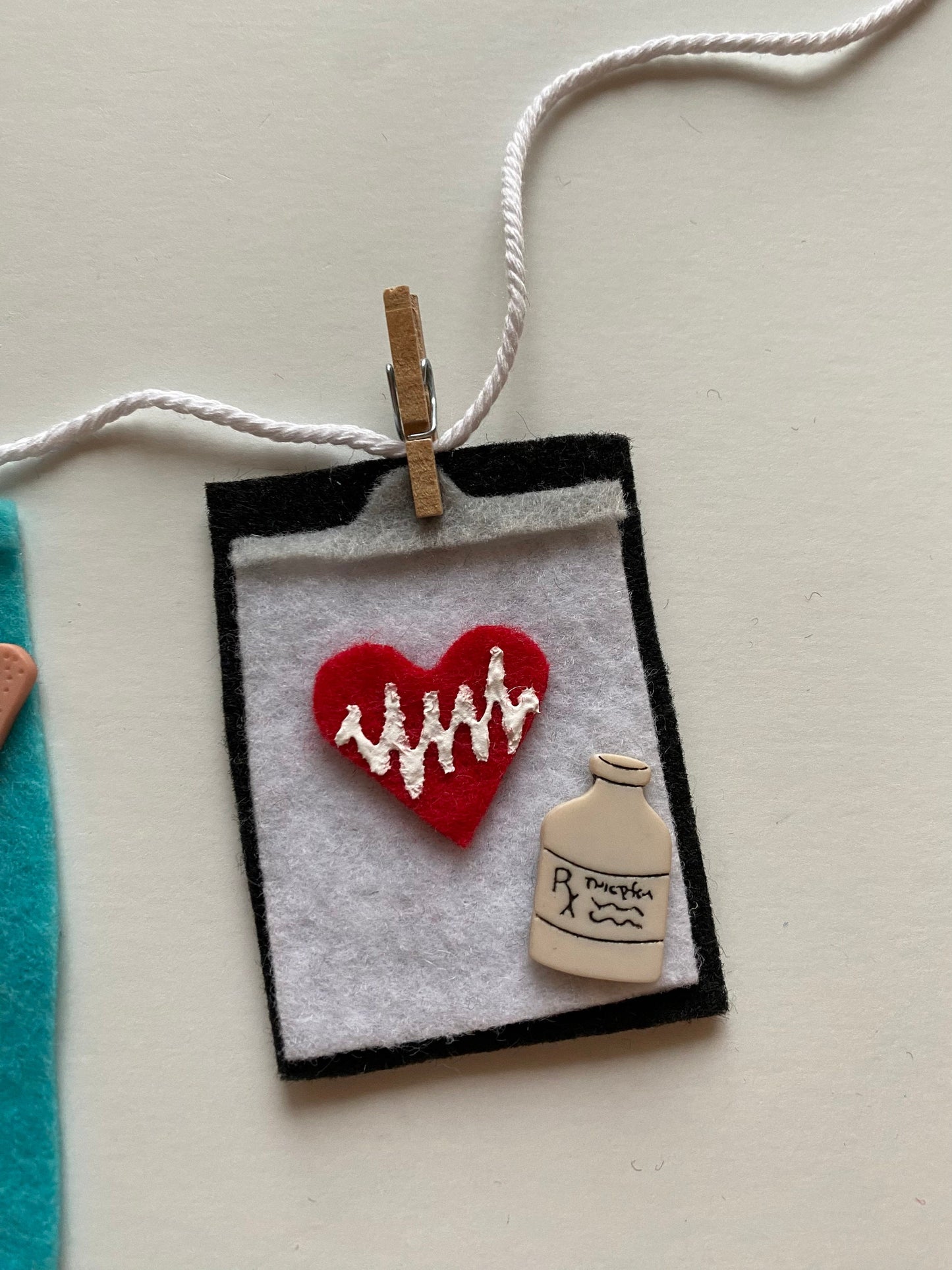 Doctor’s Laundry Clothesline, Nurse Banner, Scrubs Garland, Lab Coat Wall Hanging, Medical Decoration