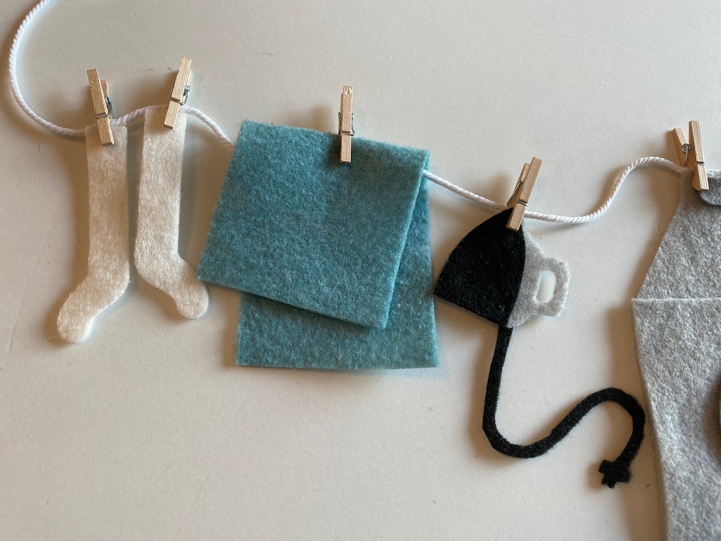 Laundry Room Miniature Felt Banner, Washing Machine Garland, Laundry Day Bunting, Wall Hanging, Decoration with Hanger, Detergent, and Iron