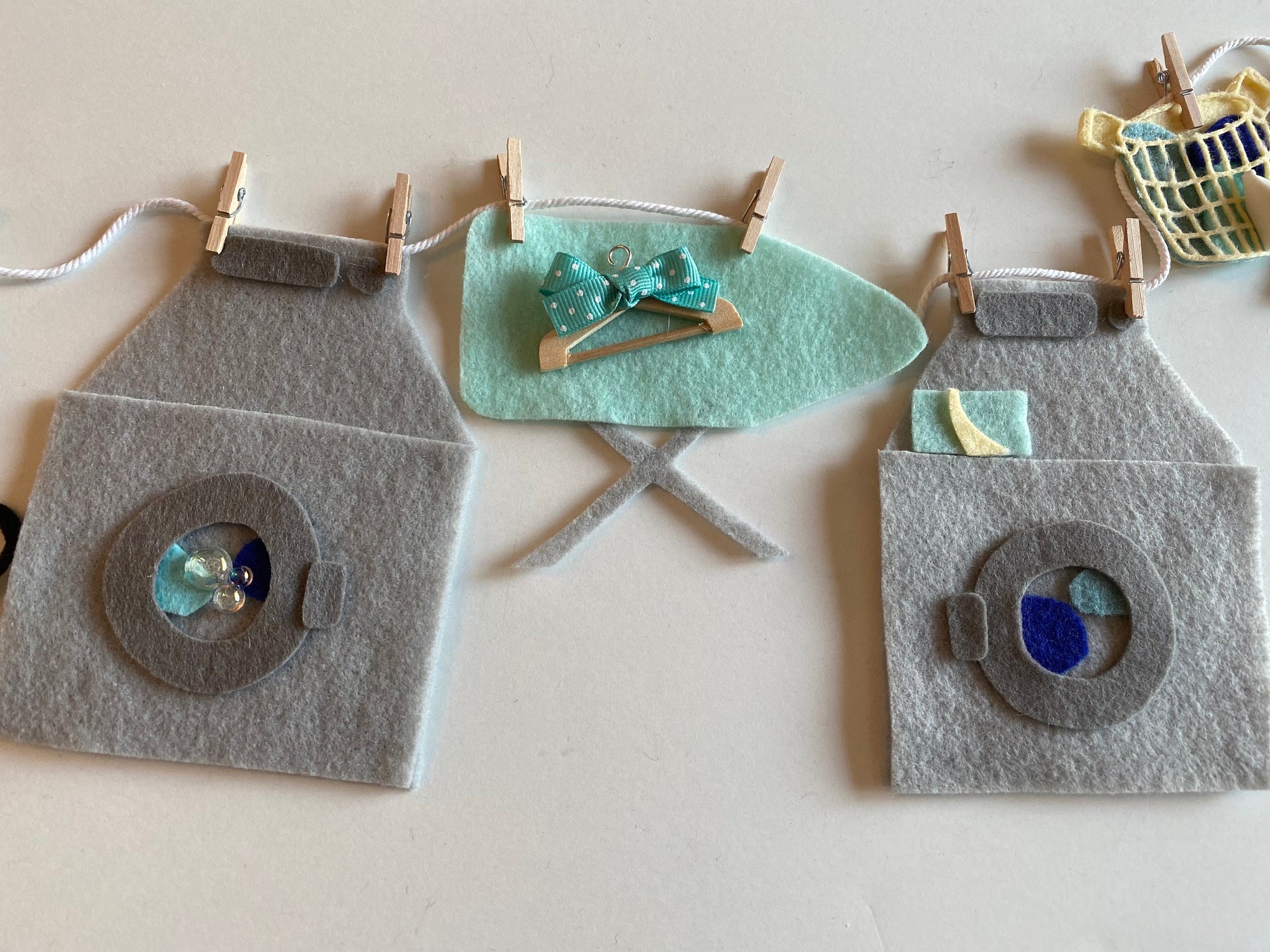 Laundry Room Miniature Felt Banner, Washing Machine Garland, Laundry Day Bunting, Wall Hanging, Decoration with Hanger, Detergent, and Iron