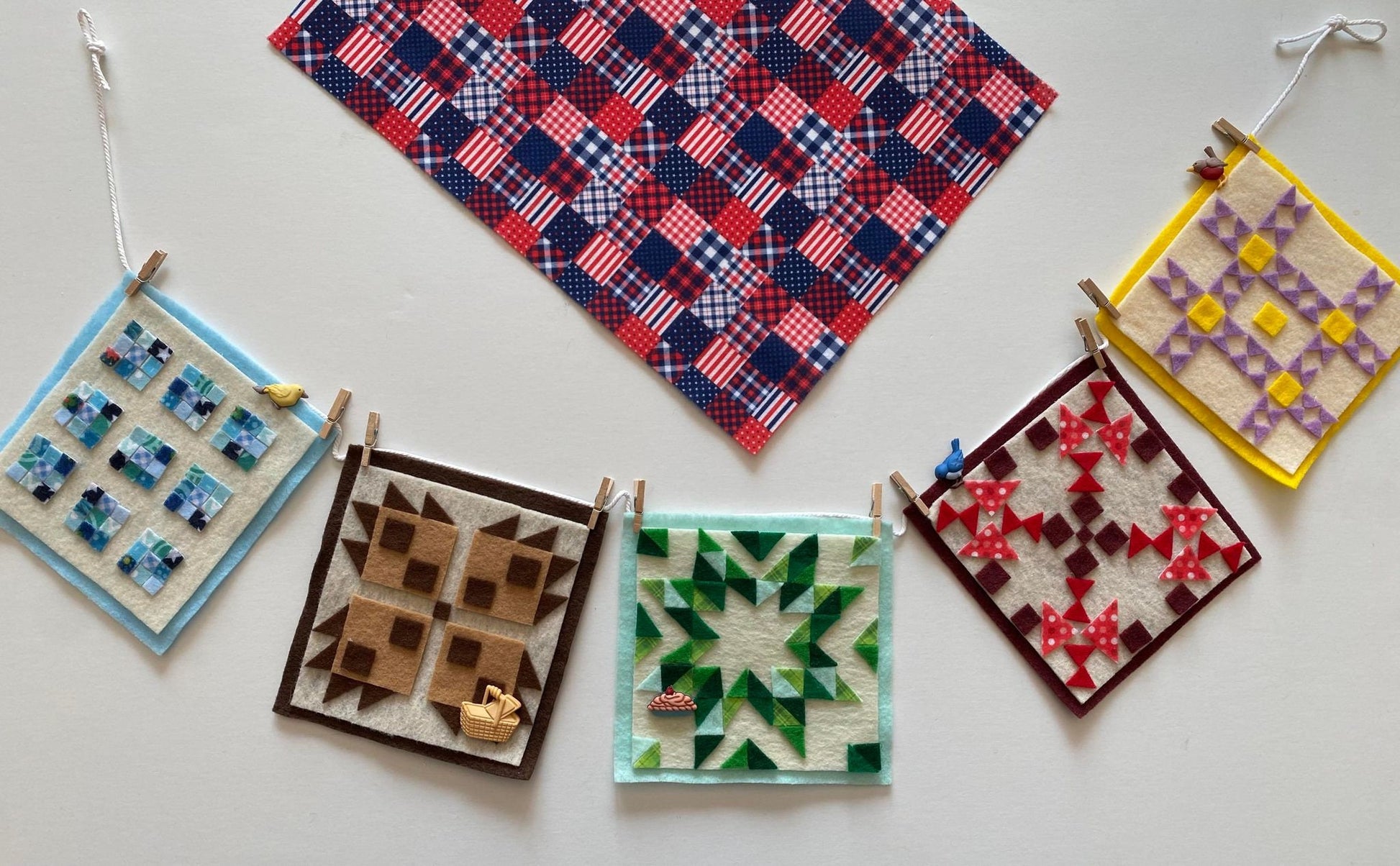 Miniature Felt Quilts Clothesline, with Birds, Picnic Basket, and Pie Garland, Quilting Banner, Wall Hanging Decoration