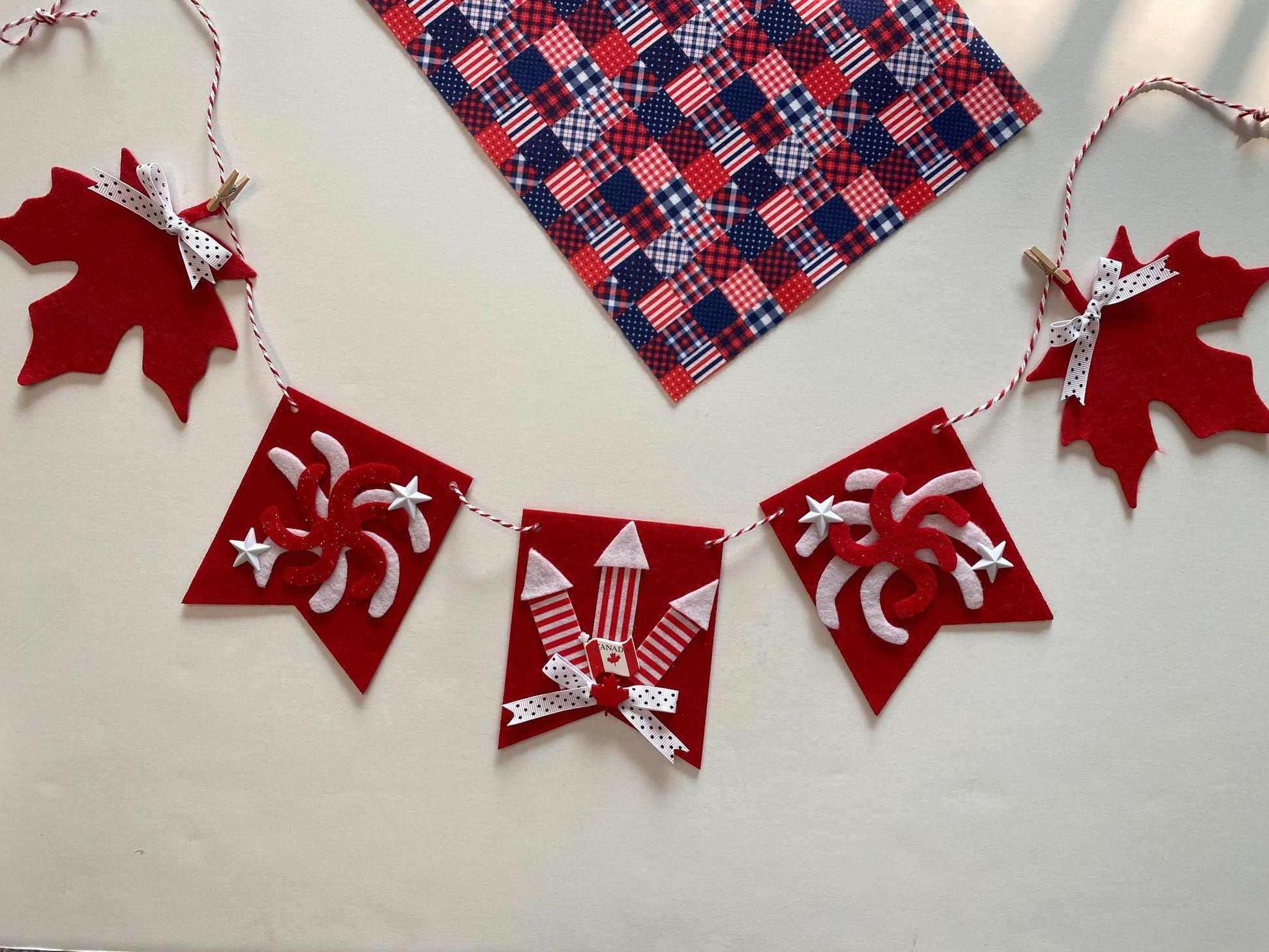 Canada Day Banner, Felt Canadian Holiday Garland for July, Red and White Fireworks Bunting, Wall Hanging Decoration for Home Décor or Party