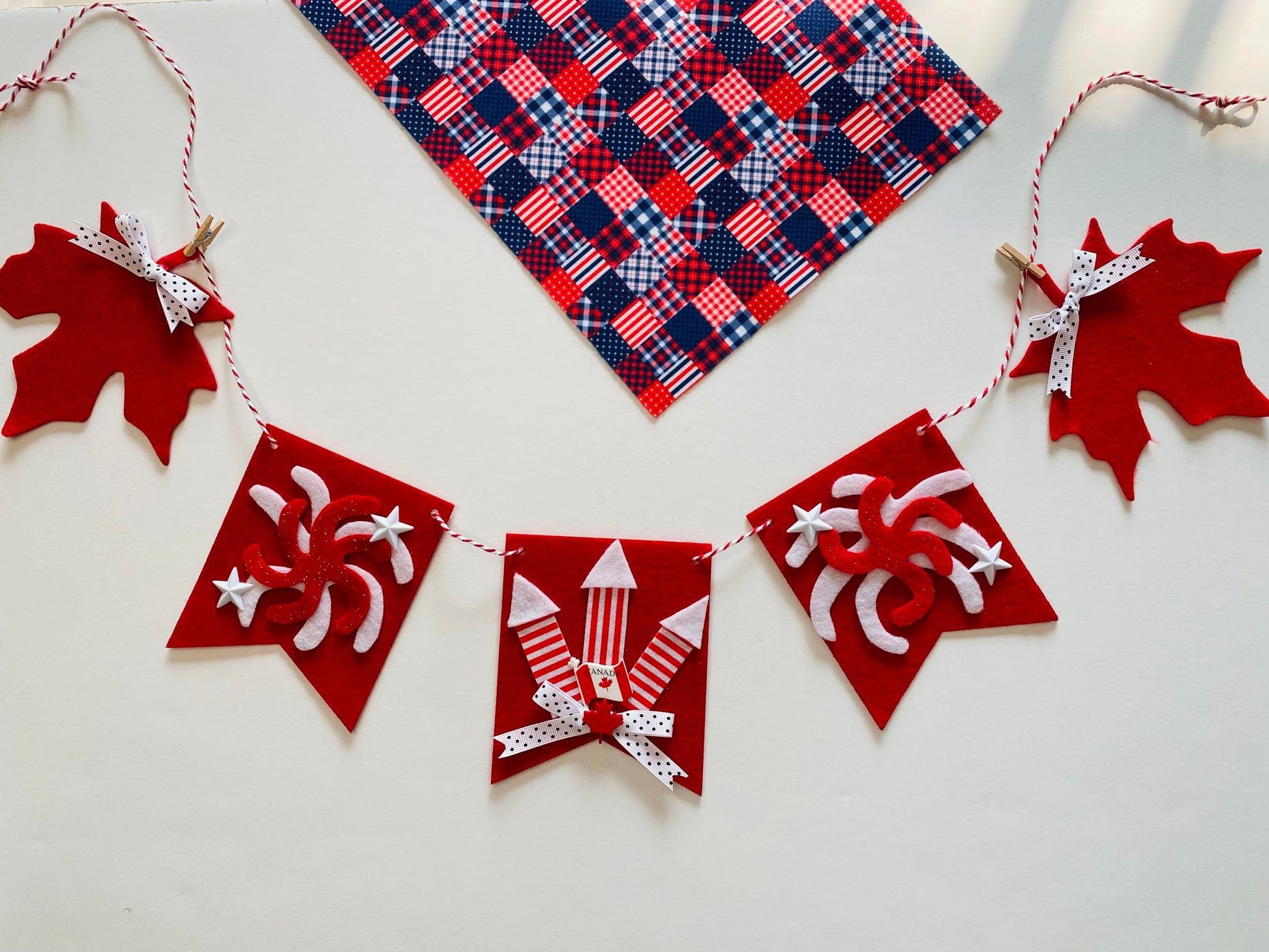 Canada Day Banner, Felt Canadian Holiday Garland for July, Red and White Fireworks Bunting, Wall Hanging Decoration for Home Décor or Party