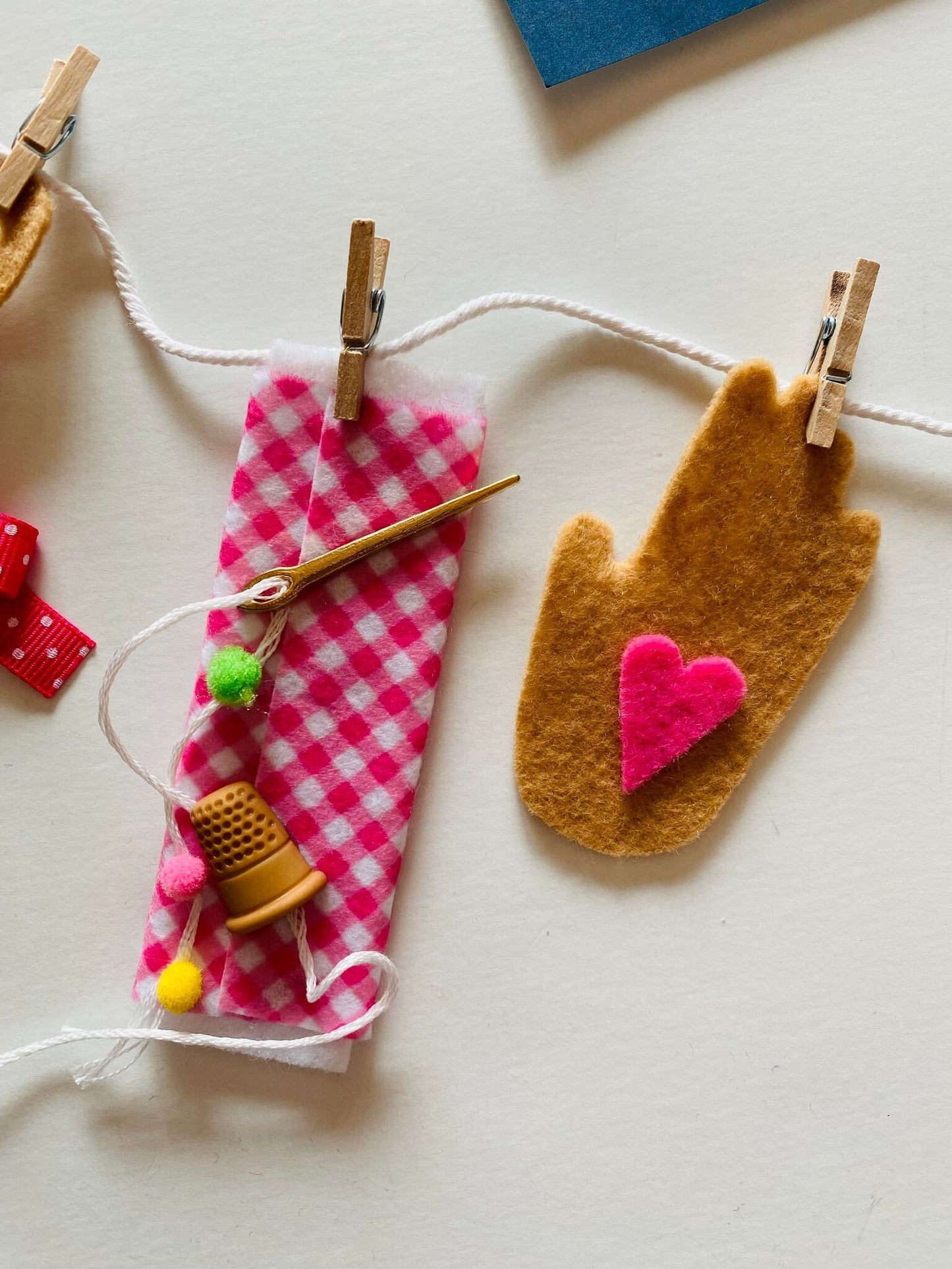 Crafting Banner, Miniature Felt Craft-Lovers Garland, Crafters Bunting, Wall Hanging Decoration for Craft or Sewing Room