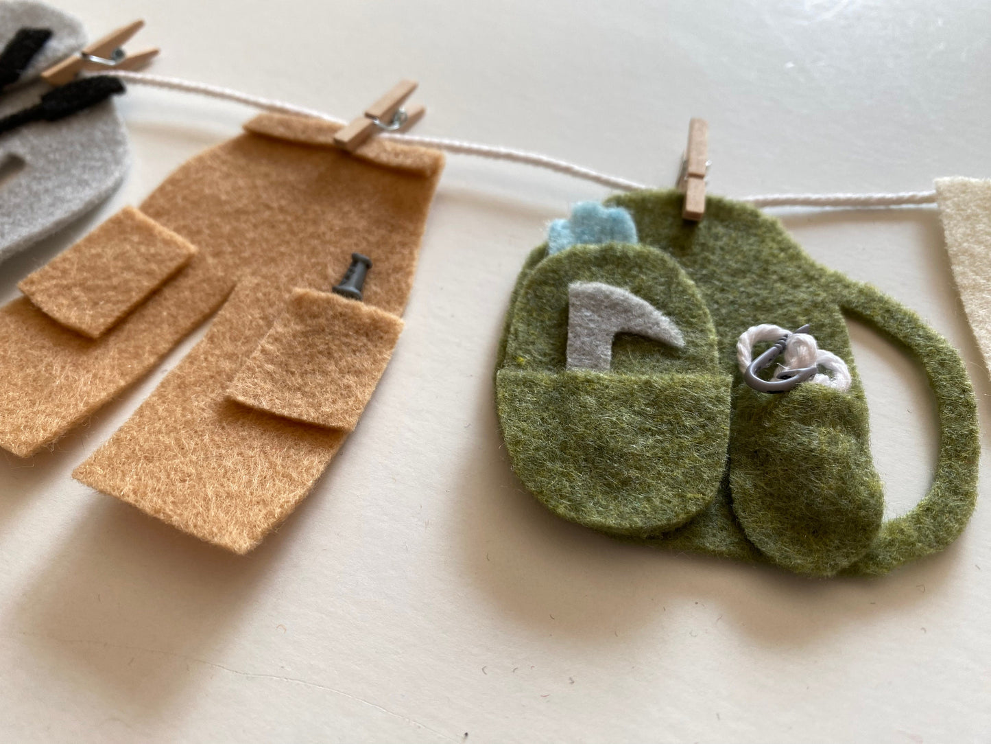 Hiker’s Gear Miniature Felt Clothesline Banner, Hiking Garland, Mountain Climbers Bunting, Outdoorsman Wall Hanging Decoration