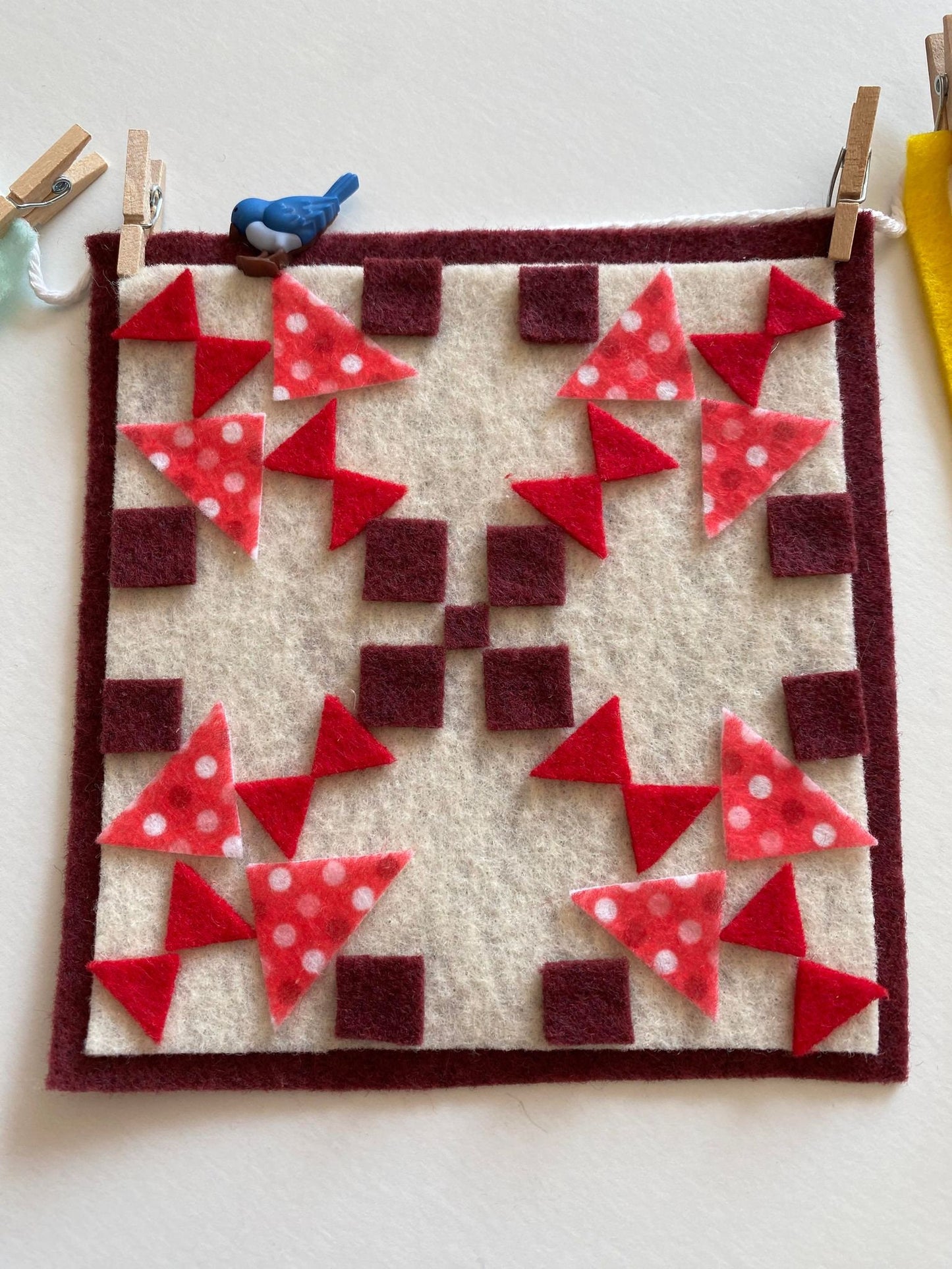 Miniature Felt Quilts Clothesline, with Birds, Picnic Basket, and Pie Garland, Quilting Banner, Wall Hanging Decoration