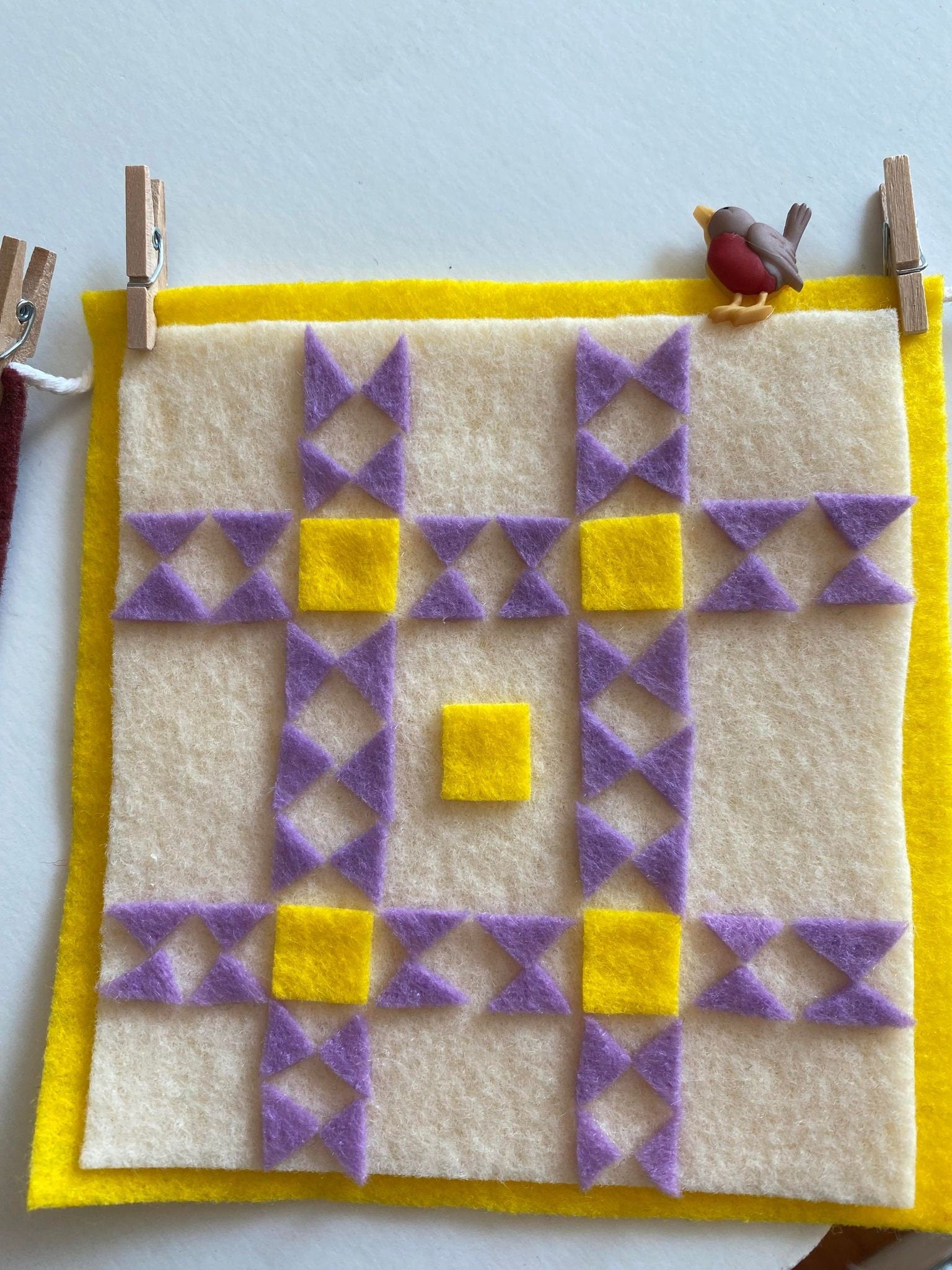 Miniature Felt Quilts Clothesline, with Birds, Picnic Basket, and Pie Garland, Quilting Banner, Wall Hanging Decoration