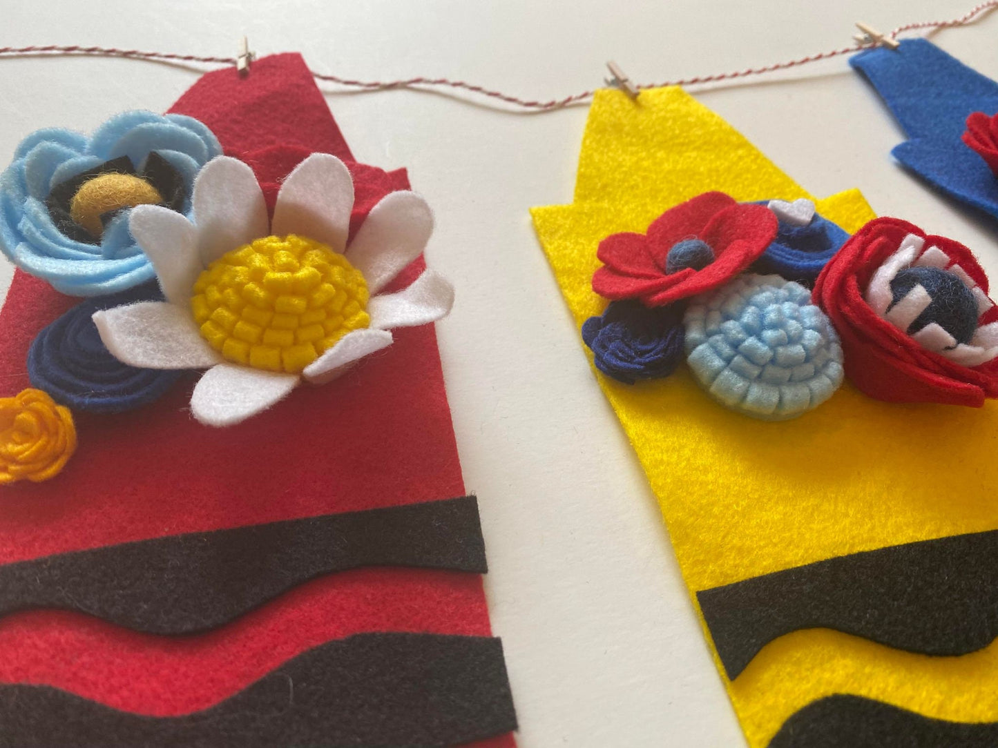 Crayon Felt Flower Banner, School Garland, Classroom Bunting, Teacher Decoration and Gift