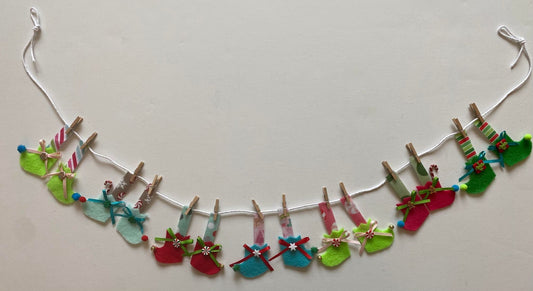 Elf Stockings Banner, Miniature Felt Elf Legs and Feet Garland, Shoes Bunting Tiered Tray Decor, Wall Hanging Decoration for Christmas