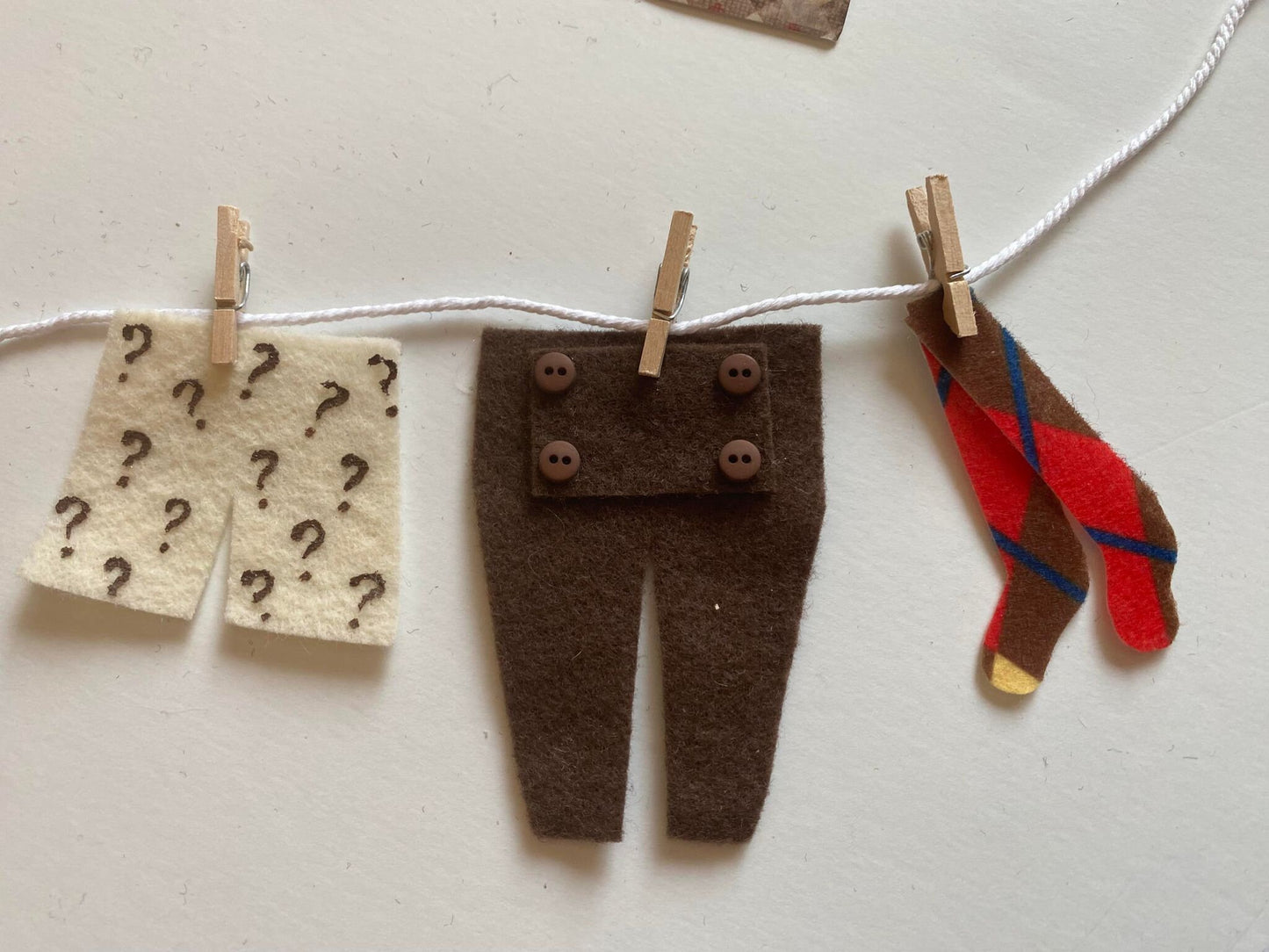 Sherlock Holmes' Miniature Felt Clothesline Banner, Detective Laundry Line, Mystery Party Decoration, Wall Hanging, Bunting