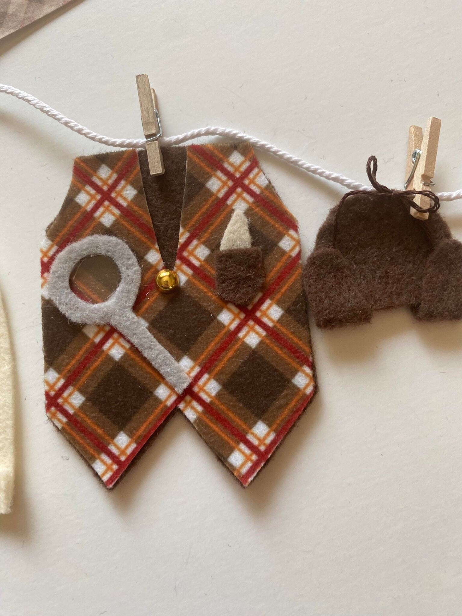 Sherlock Holmes' Miniature Felt Clothesline Banner, Detective Laundry Line, Mystery Party Decoration, Wall Hanging, Bunting