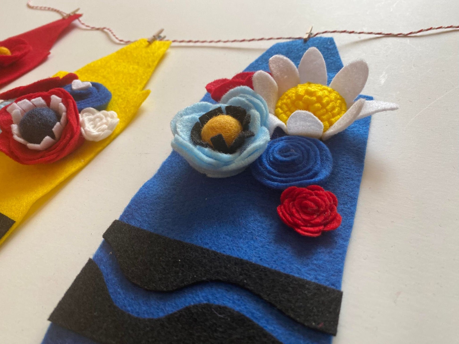 Crayon Felt Flower Banner, School Garland, Classroom Bunting, Teacher Decoration and Gift