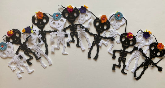 Day of the Dead Skeleton Felt Banner with Felt Flowers Garland, Dia de los Muertos Banner, Mexican Holiday Bunting, Skull Wall Hanging Decor