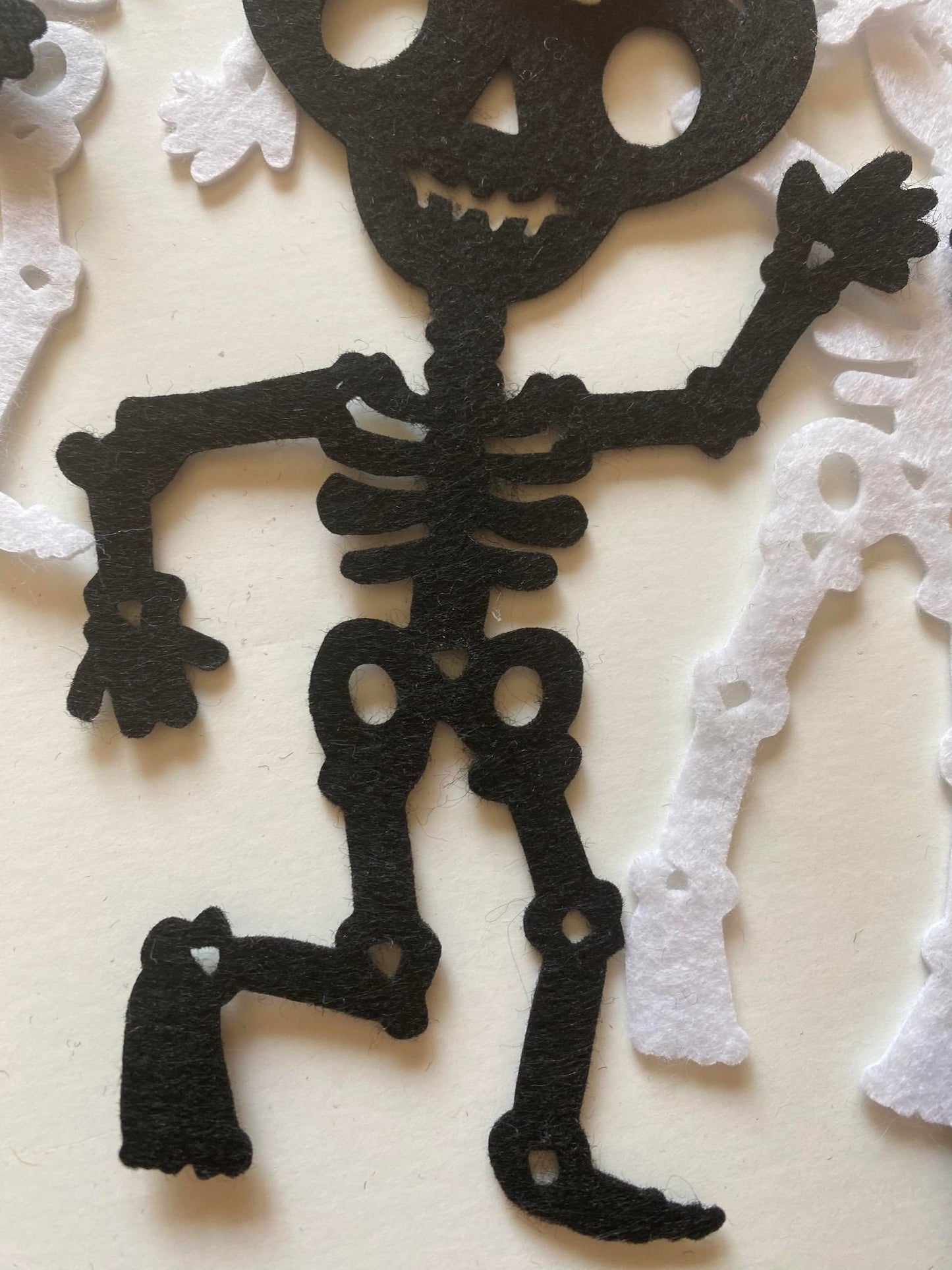 Day of the Dead Skeleton Felt Banner with Felt Flowers Garland, Dia de los Muertos Banner, Mexican Holiday Bunting, Skull Wall Hanging Decor