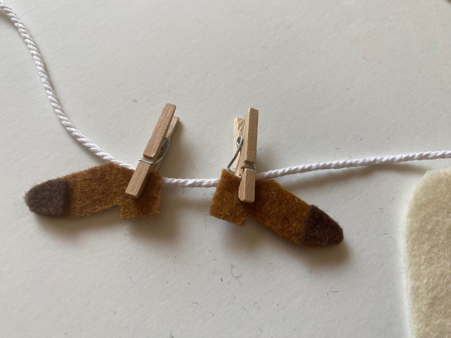 Sherlock Holmes' Miniature Felt Clothesline Banner, Detective Laundry Line, Mystery Party Decoration, Wall Hanging, Bunting