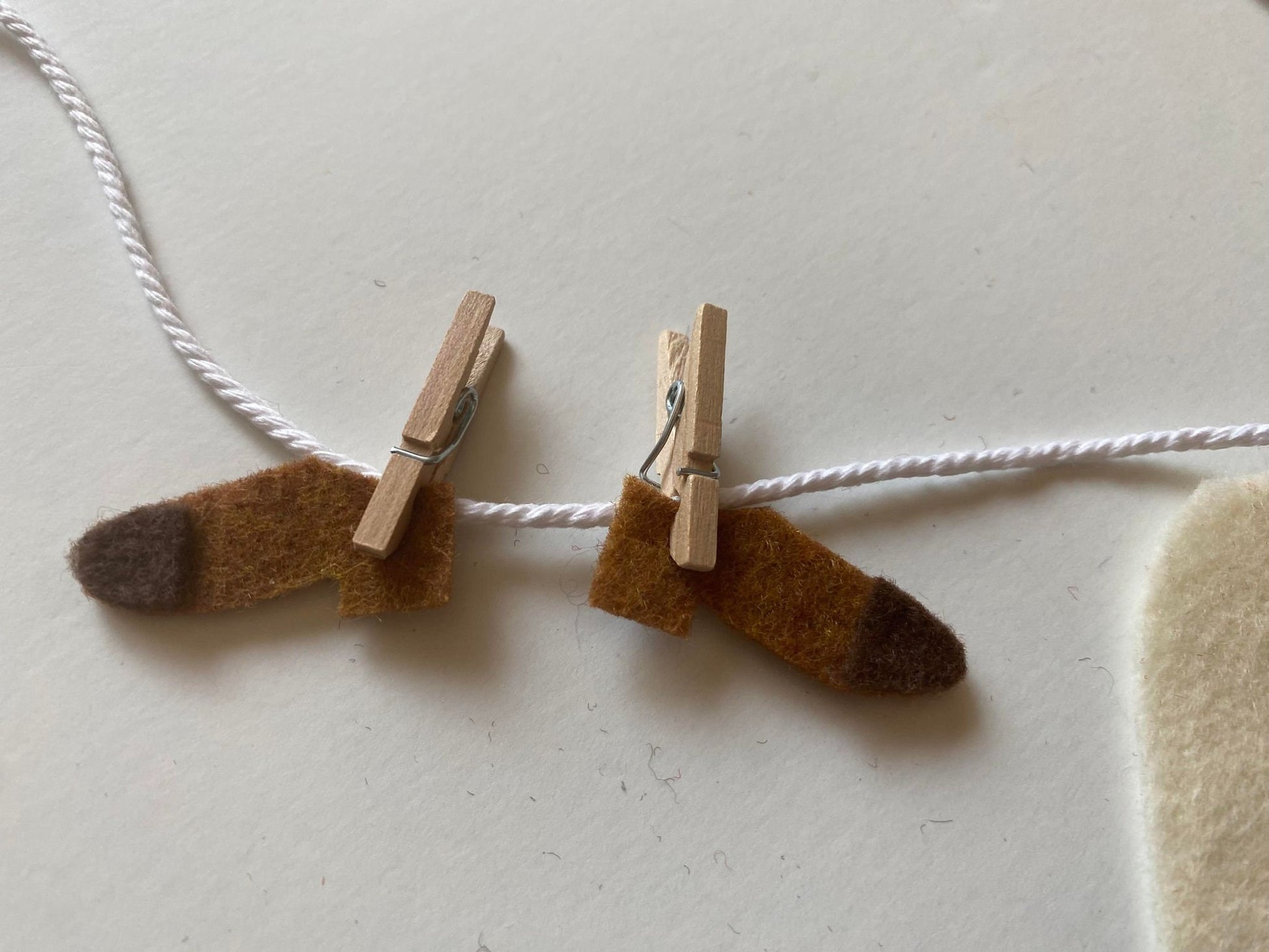 Sherlock Holmes' Miniature Felt Clothesline Banner, Detective Laundry Line, Mystery Party Decoration, Wall Hanging, Bunting