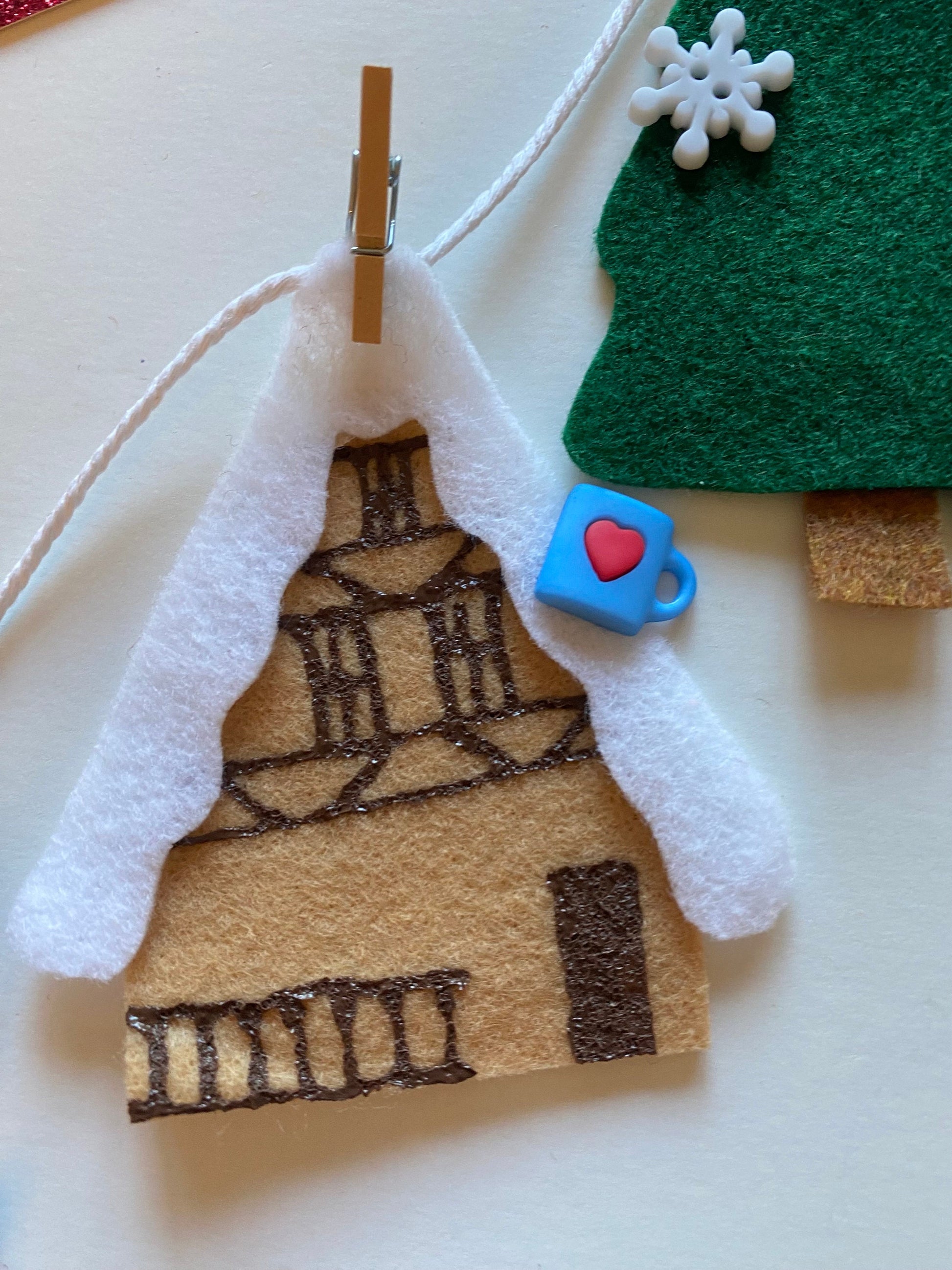 Ski Lodge Miniature Felt Clothesline Banner, Winter Chateau Garland, Sports Bunting for Decoration