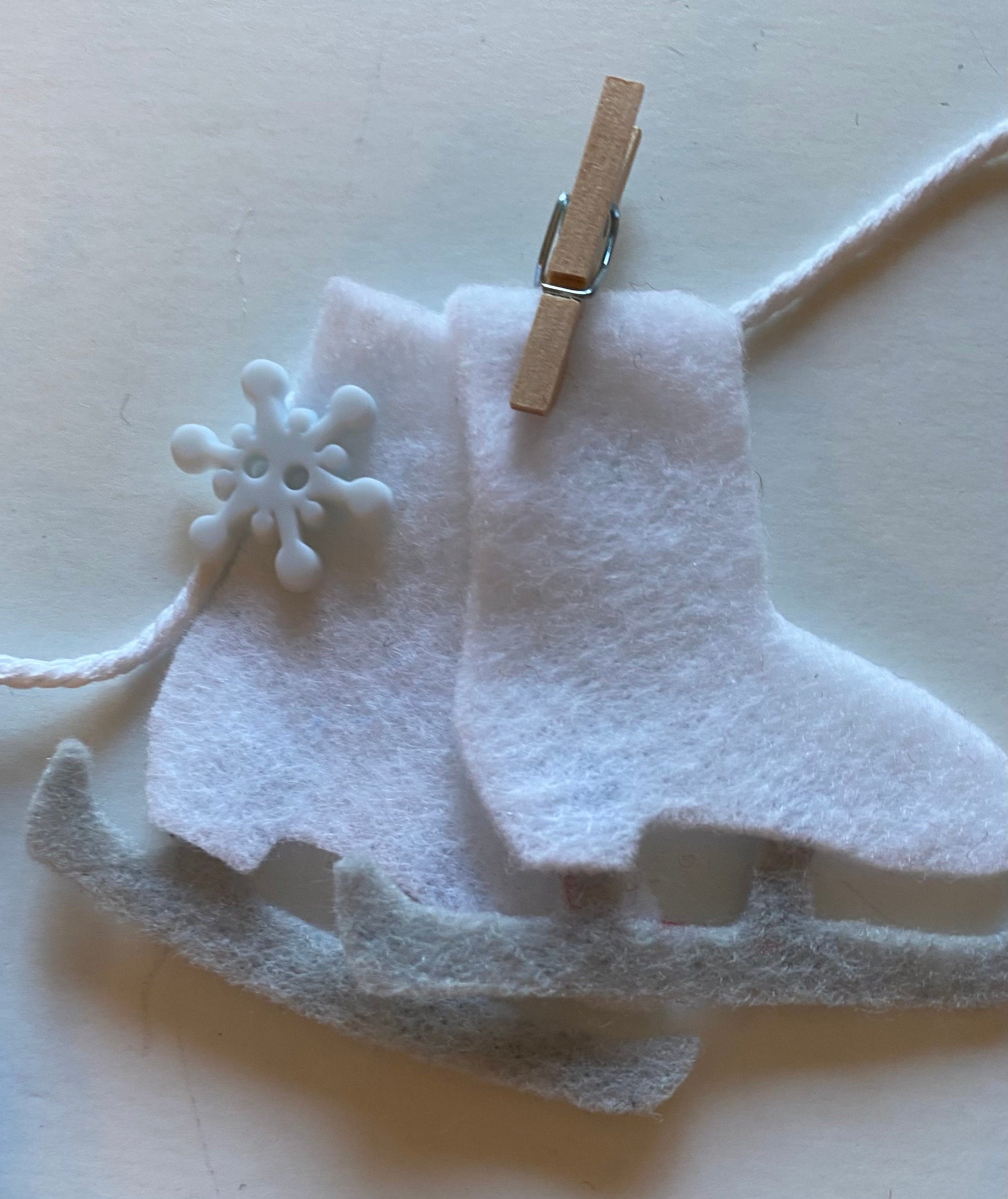 Ski Lodge Miniature Felt Clothesline Banner, Winter Chateau Garland, Sports Bunting for Decoration