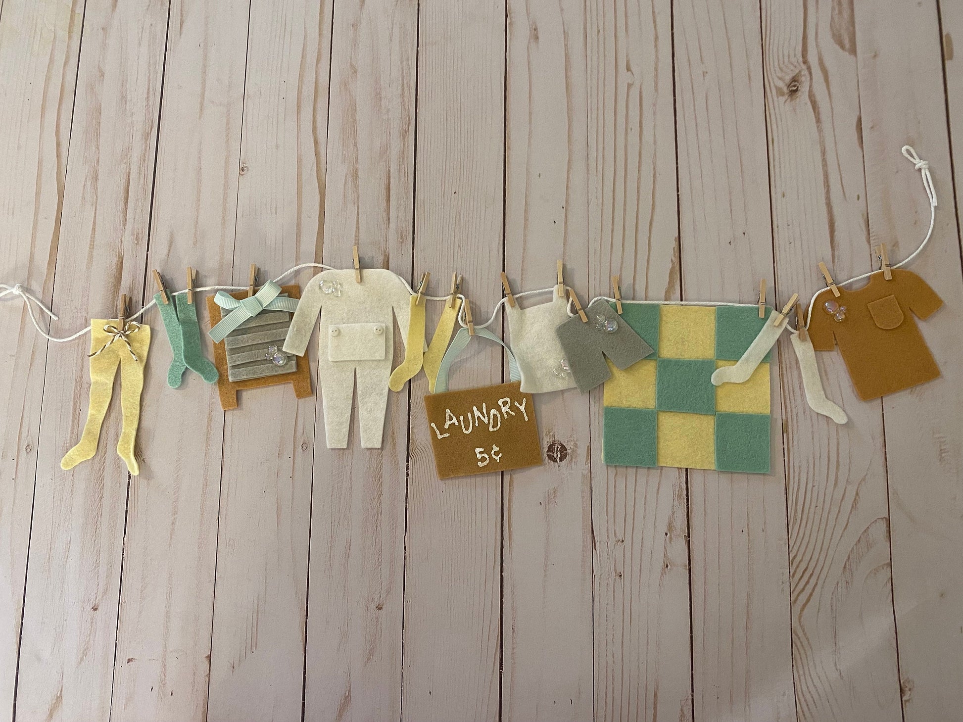 Laundry Line Miniature Felt Clothesline Banner Bunting Garland for Home Decor