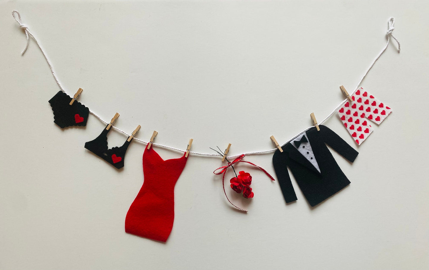 Valentine's Day Date Miniature Felt Clothesline Banner, February Wall Hanging, Garland, Home Decoration