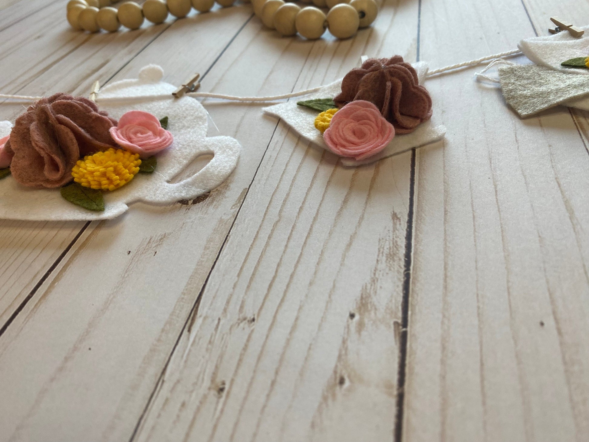 Tea Set Banner, Felt Flower Teapot Garland, with Sugar Bowl & Pitcher, Tea cups with saucers, Wall Hanging Decoration for Mother’s Day