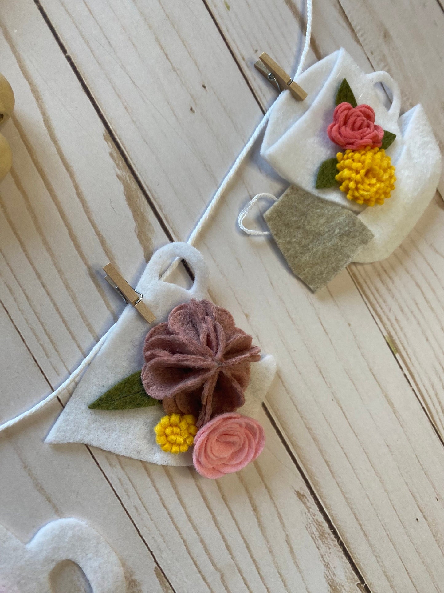 Tea Set Banner, Felt Flower Teapot Garland, with Sugar Bowl & Pitcher, Tea cups with saucers, Wall Hanging Decoration for Mother’s Day