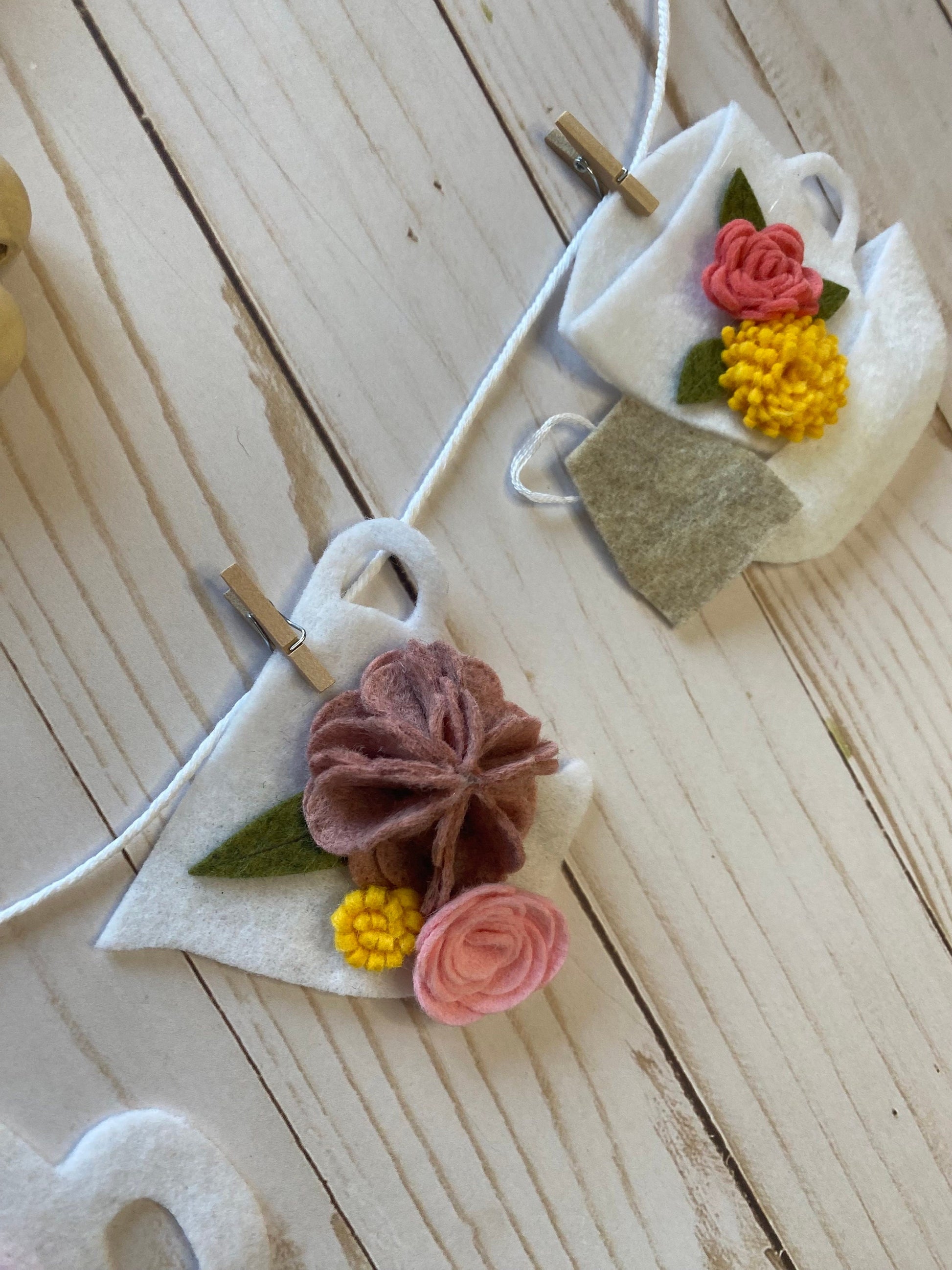 Tea Set Banner, Felt Flower Teapot Garland, with Sugar Bowl & Pitcher, Tea cups with saucers, Wall Hanging Decoration for Mother’s Day