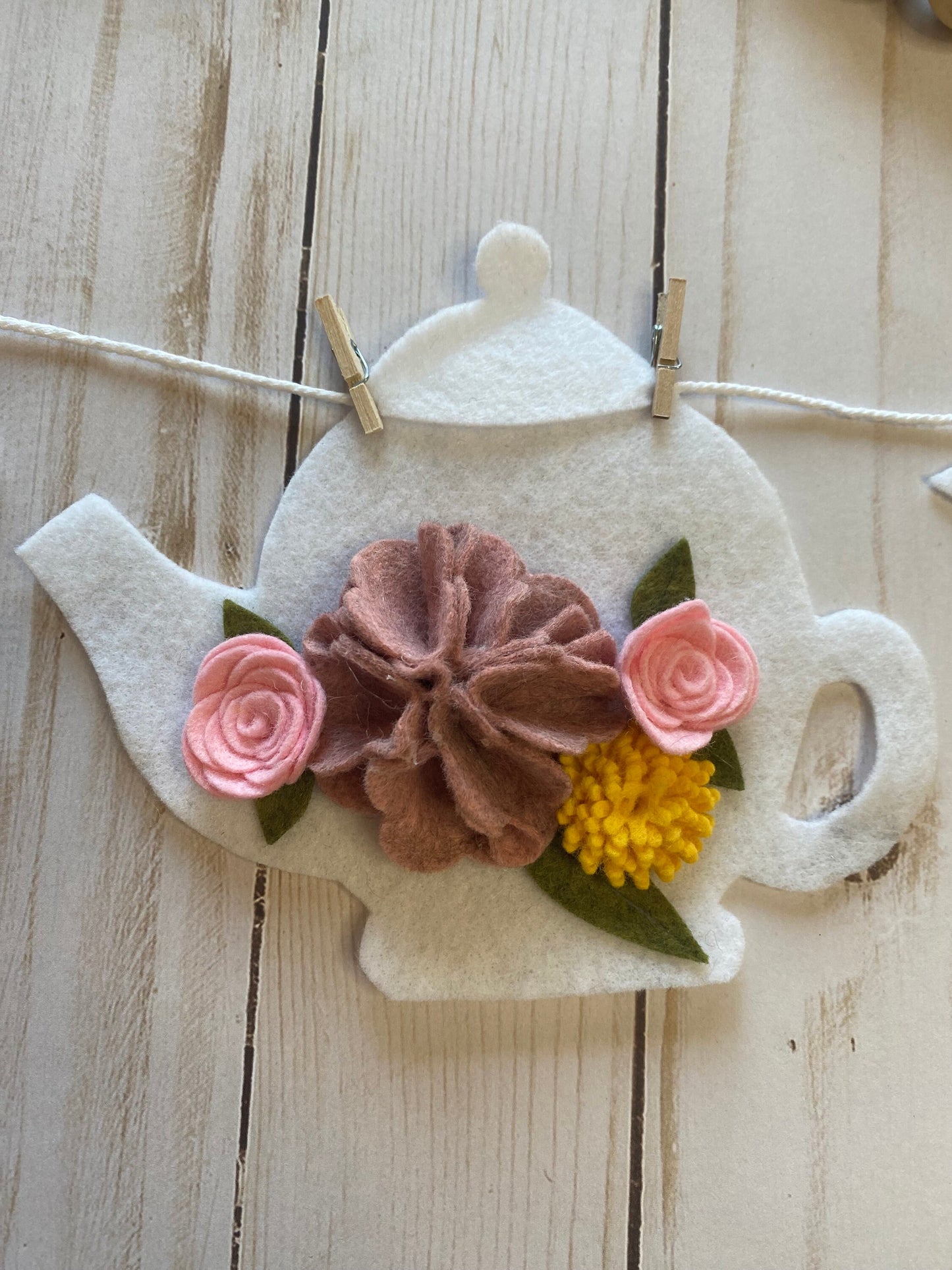 Tea Set Banner, Felt Flower Teapot Garland, with Sugar Bowl & Pitcher, Tea cups with saucers, Wall Hanging Decoration for Mother’s Day
